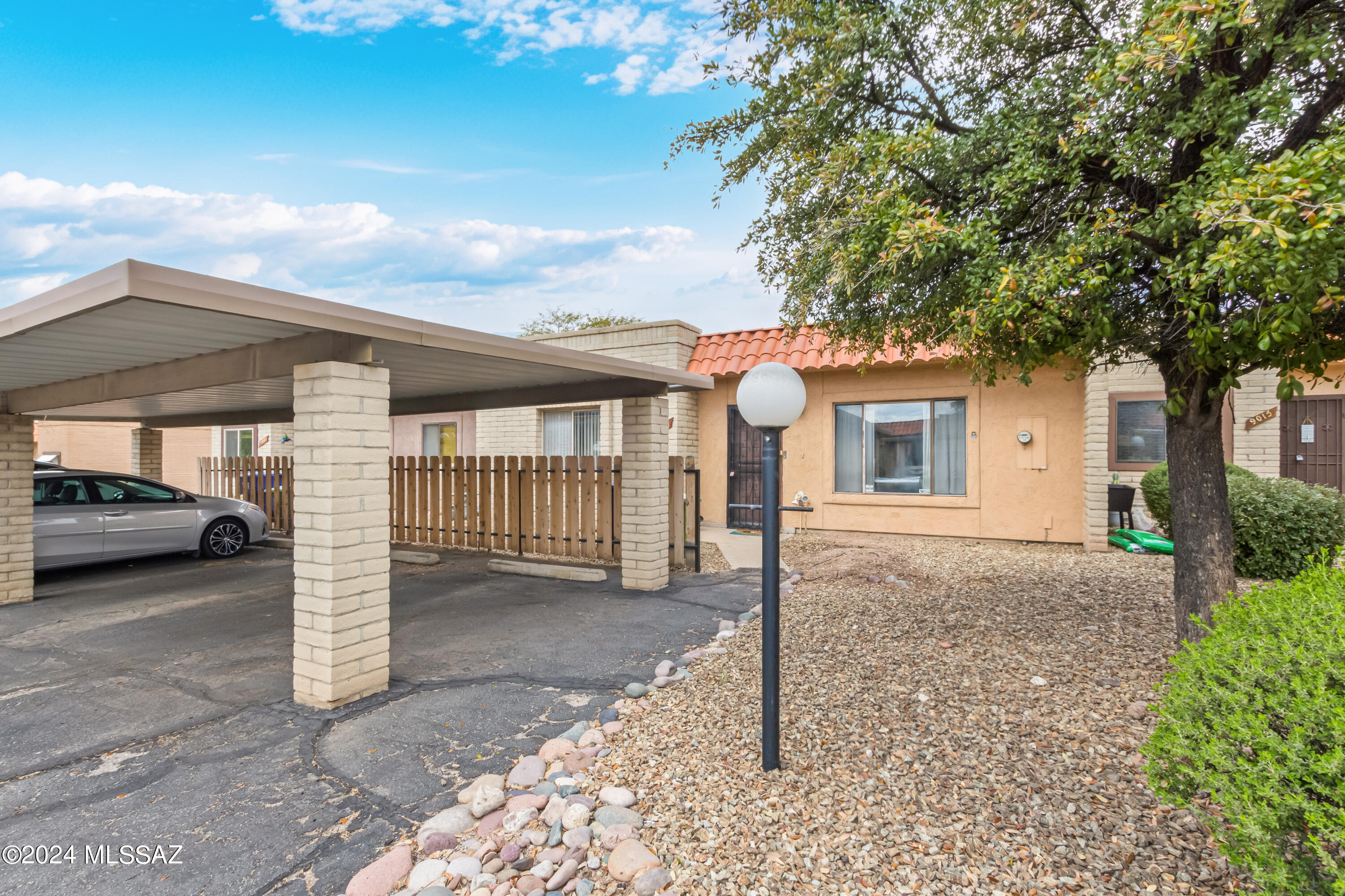 9009 E Calle Norlo