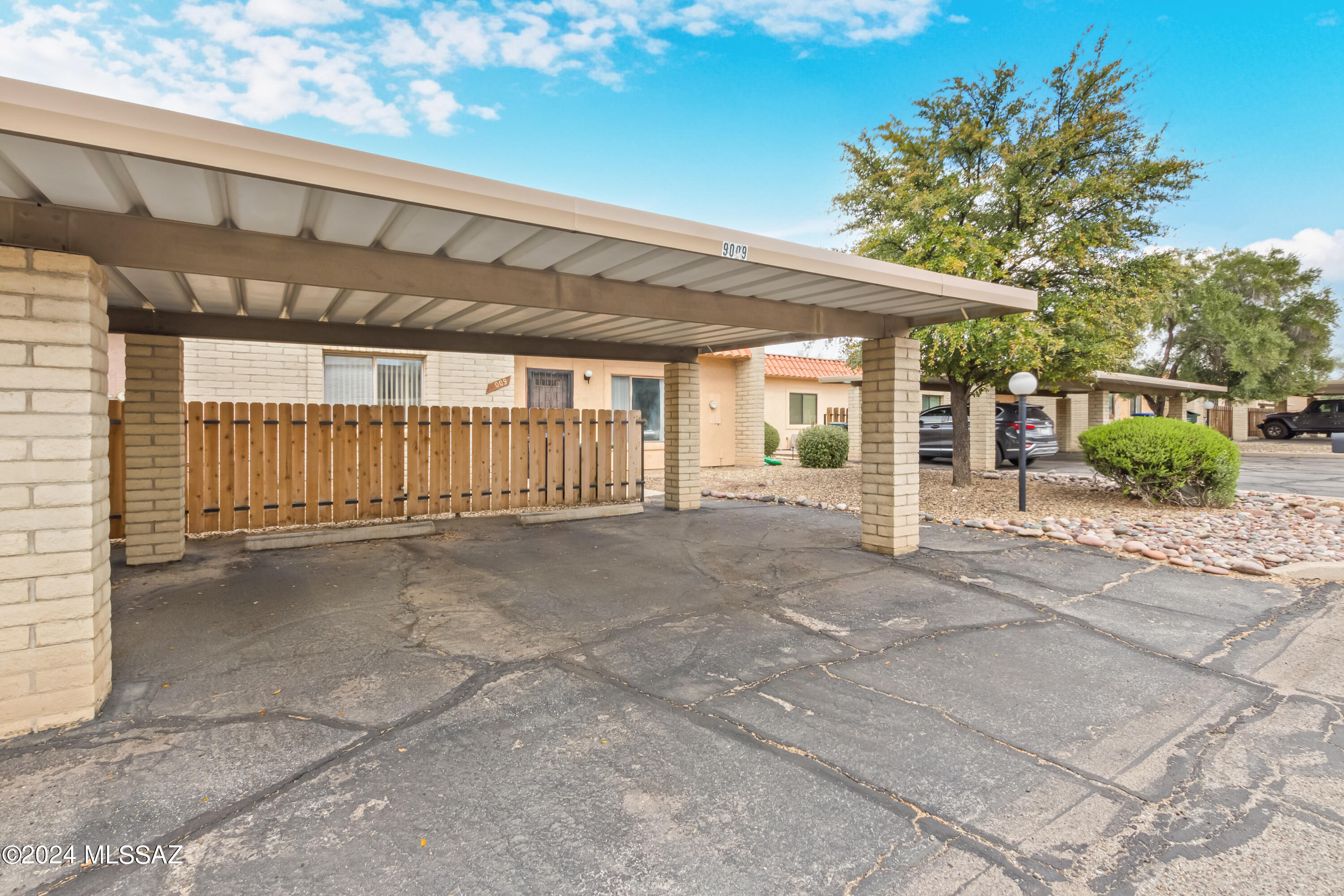 9009 E Calle Norlo