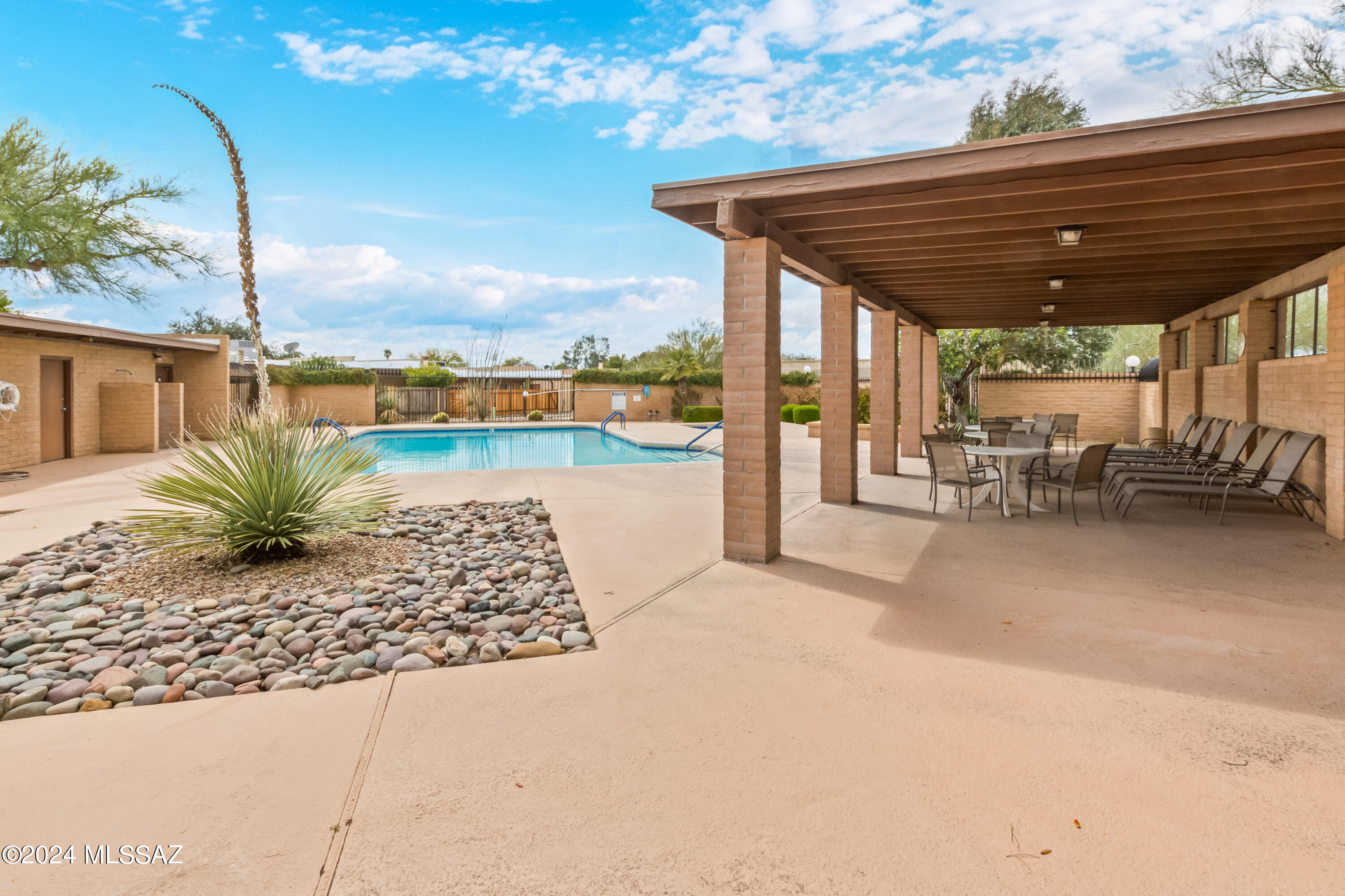9009 E Calle Norlo
