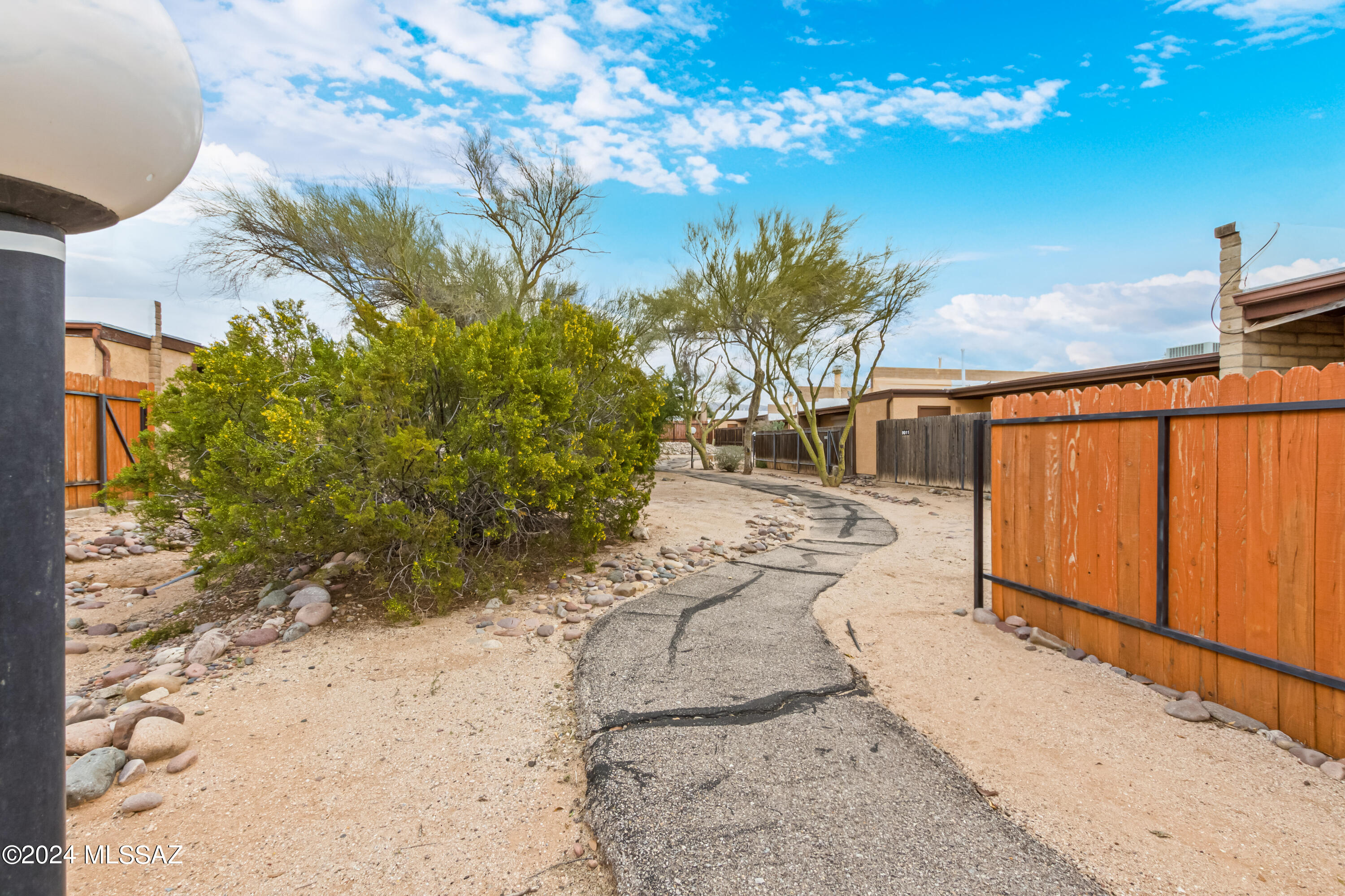 9009 E Calle Norlo