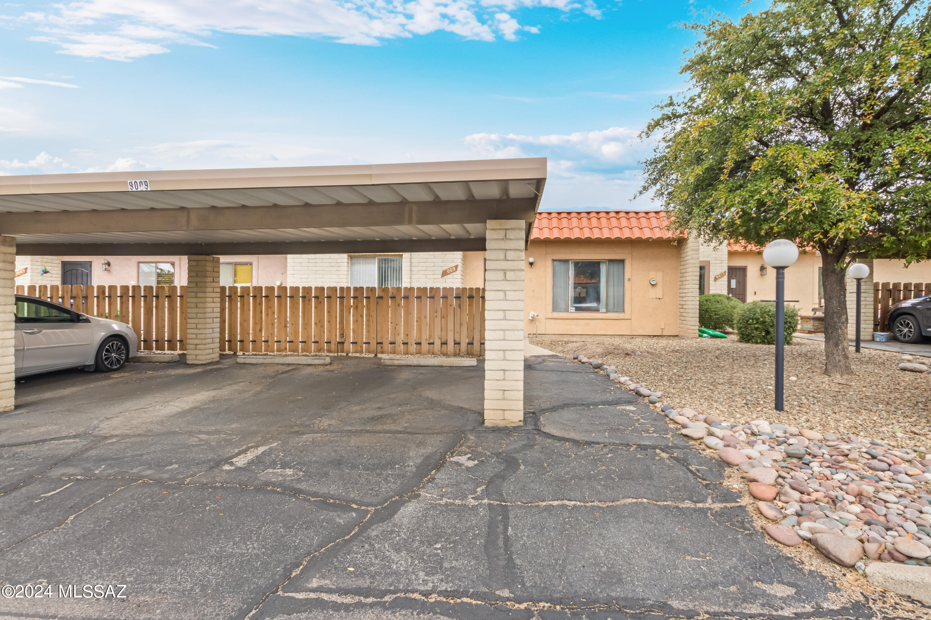 9009 E Calle Norlo