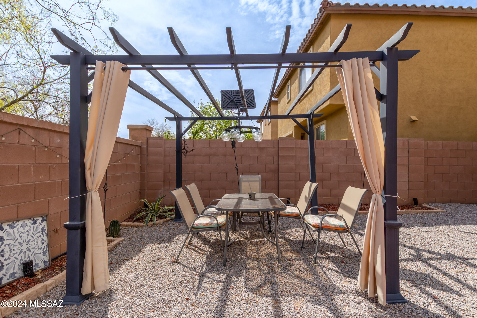681 W Calle Ocarina