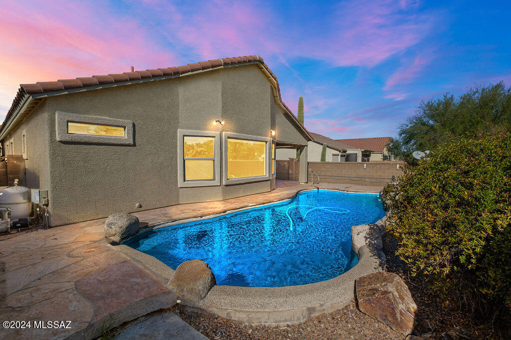 14289 S Via Del Farolito