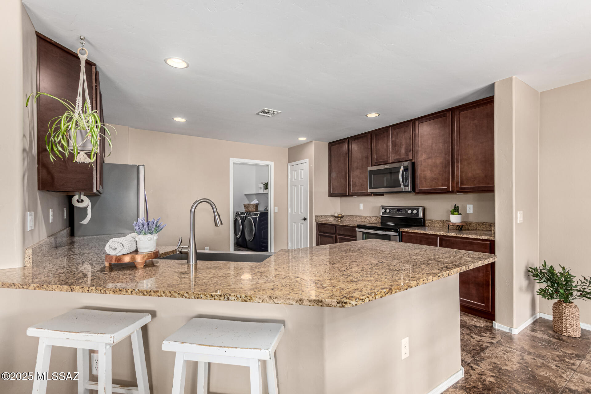 9528 S Desert Fauna Loop