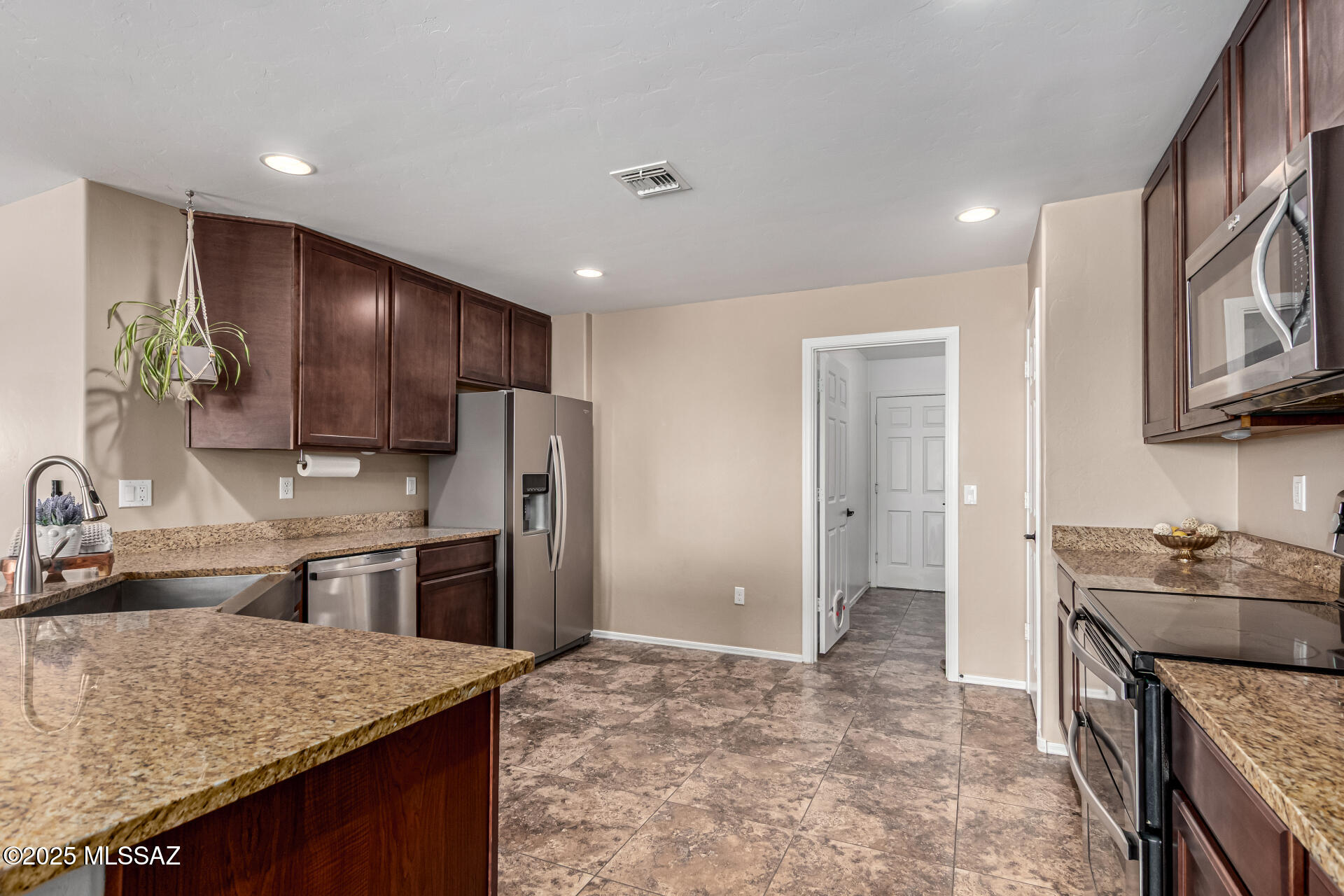 9528 S Desert Fauna Loop