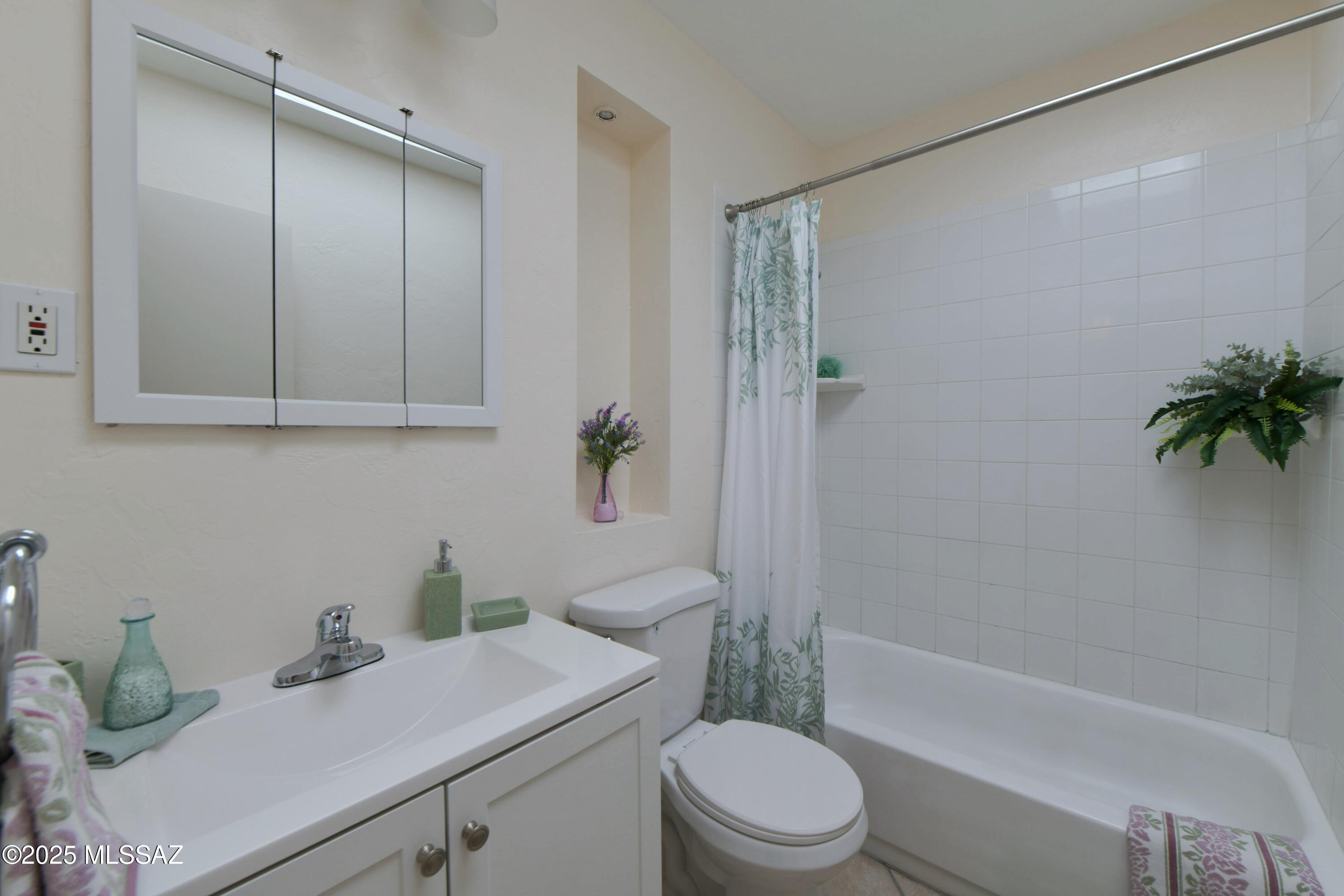 6541 E Calle La Paz Unit: A