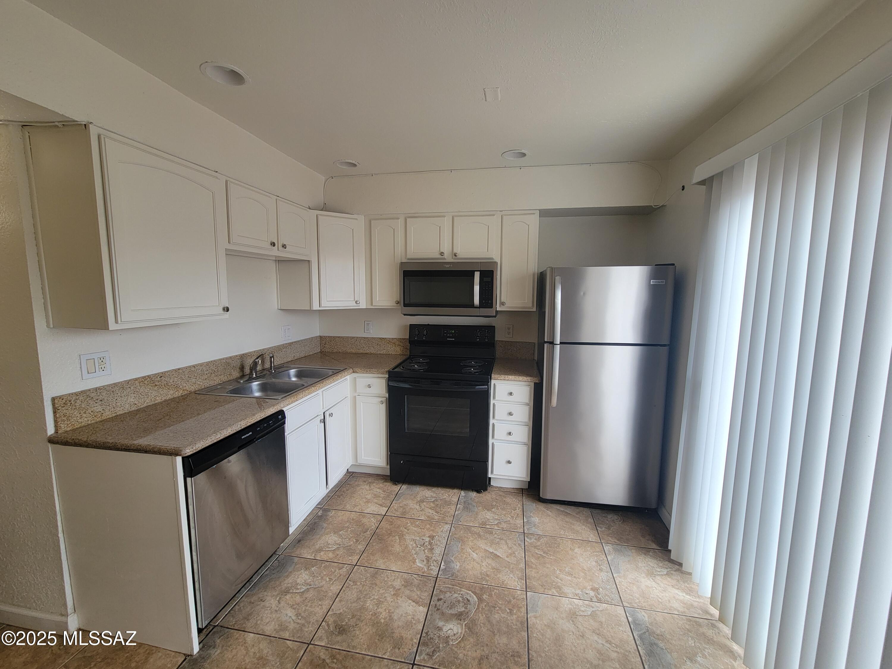 2950 N Alvernon Way Unit: APT 6103