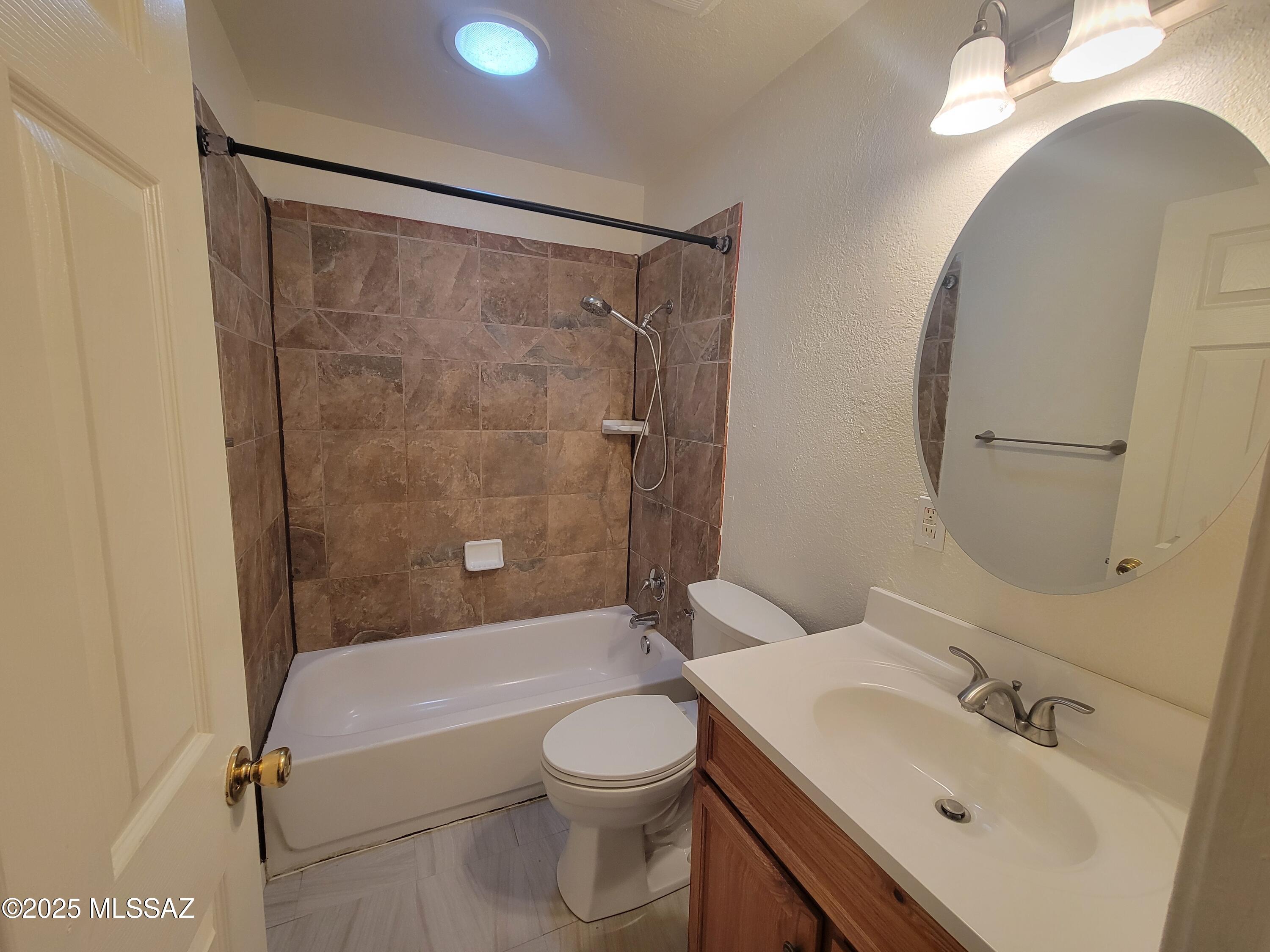 2950 N Alvernon Way Unit: APT 6103