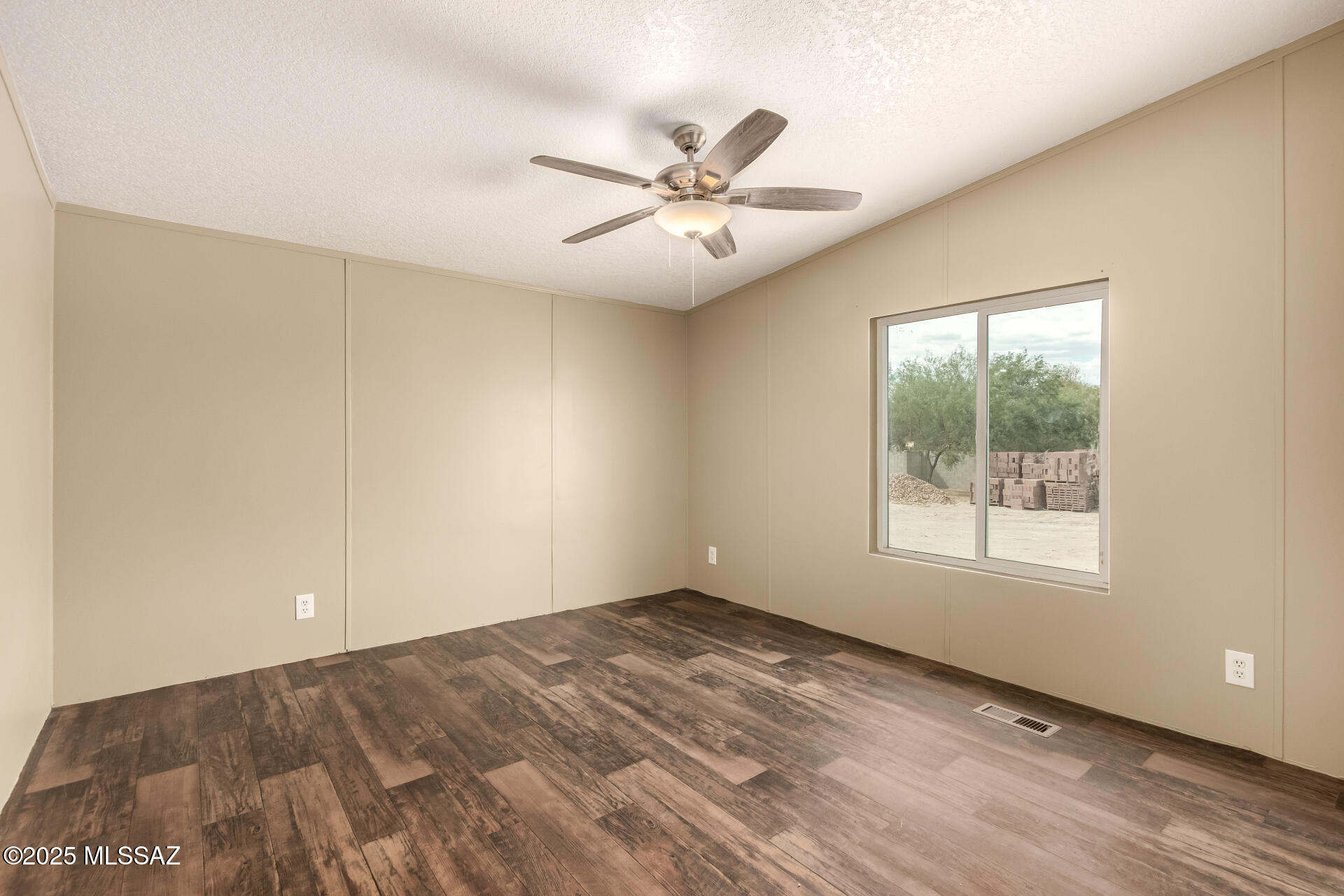 11415 N David Avenue