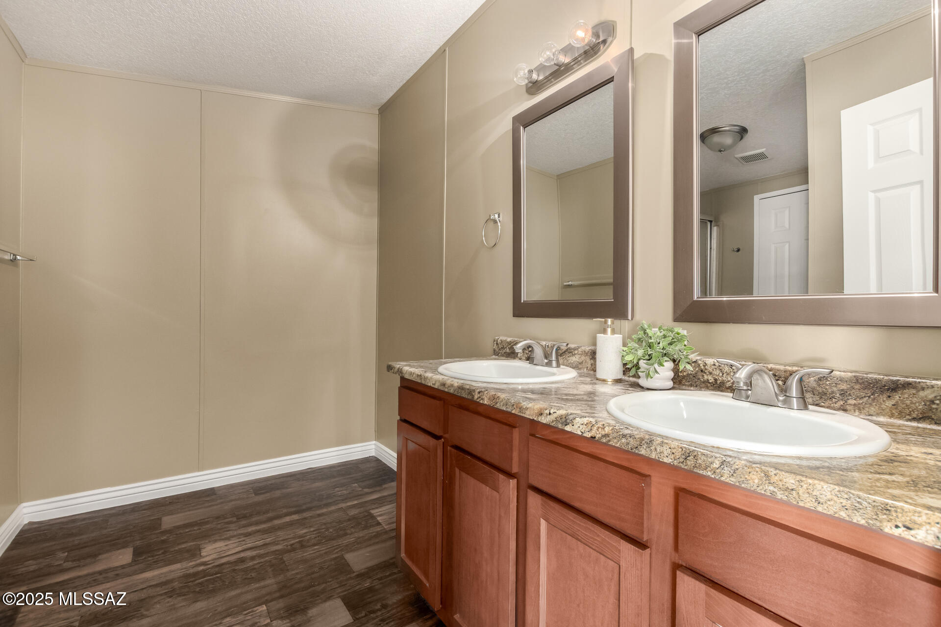 11415 N David Avenue