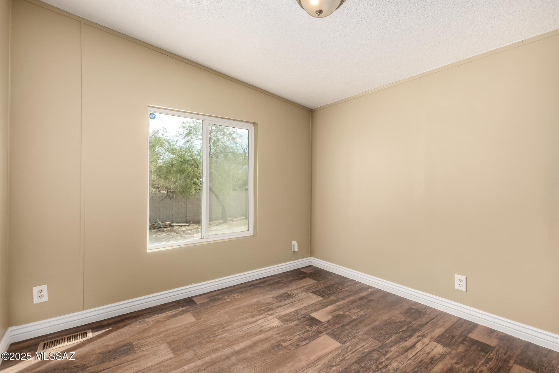 11415 N David Avenue