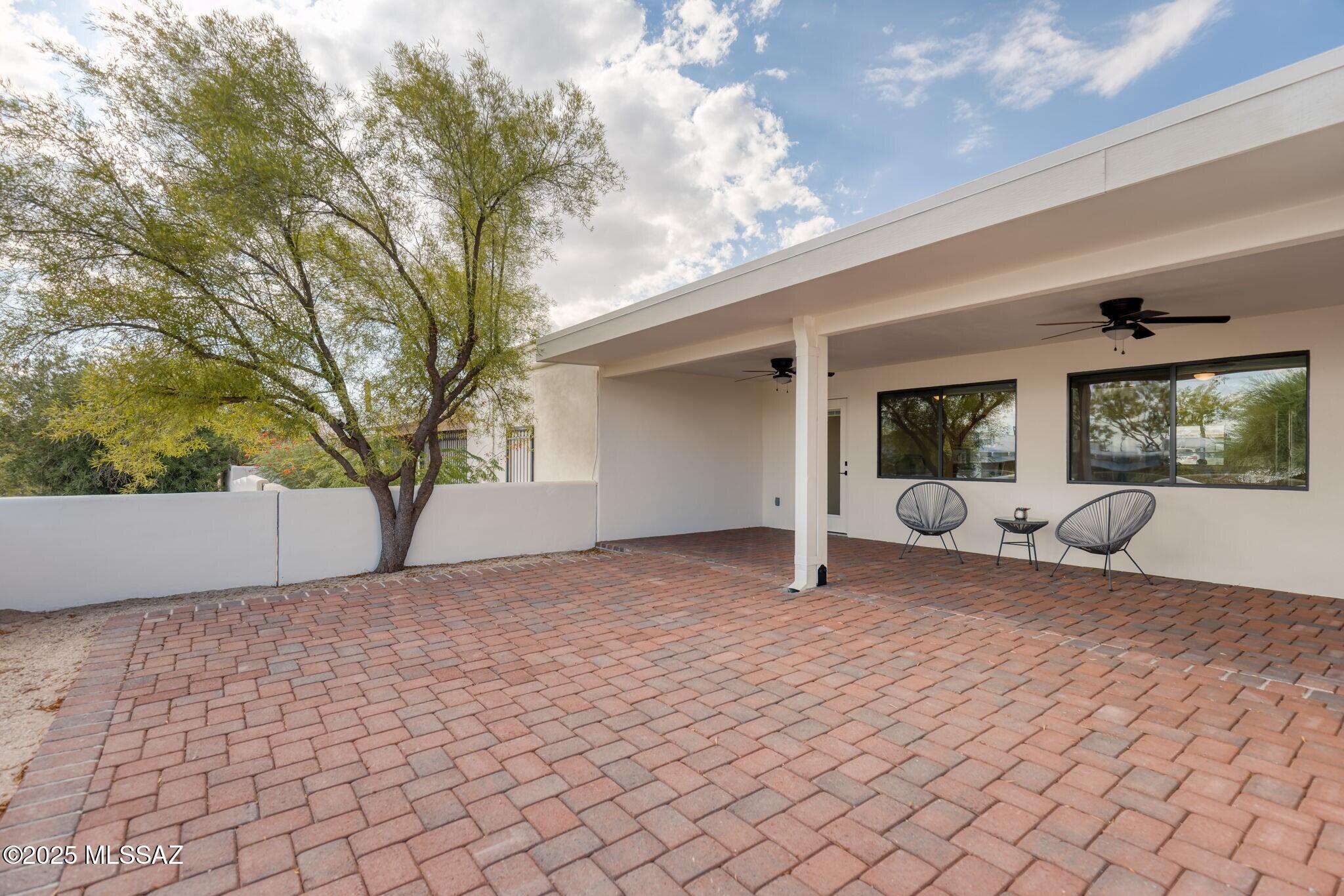 5050 N Crestridge Drive