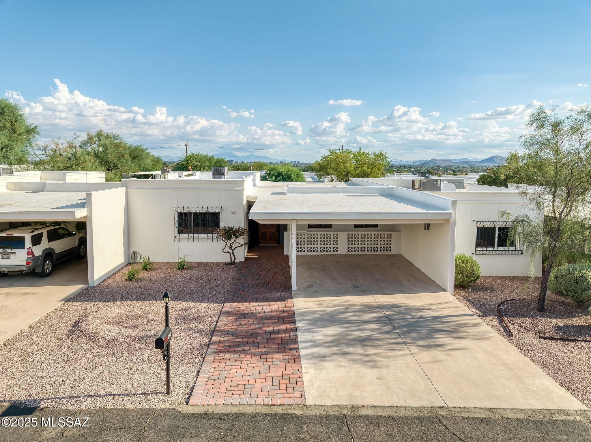 5050 N Crestridge Drive