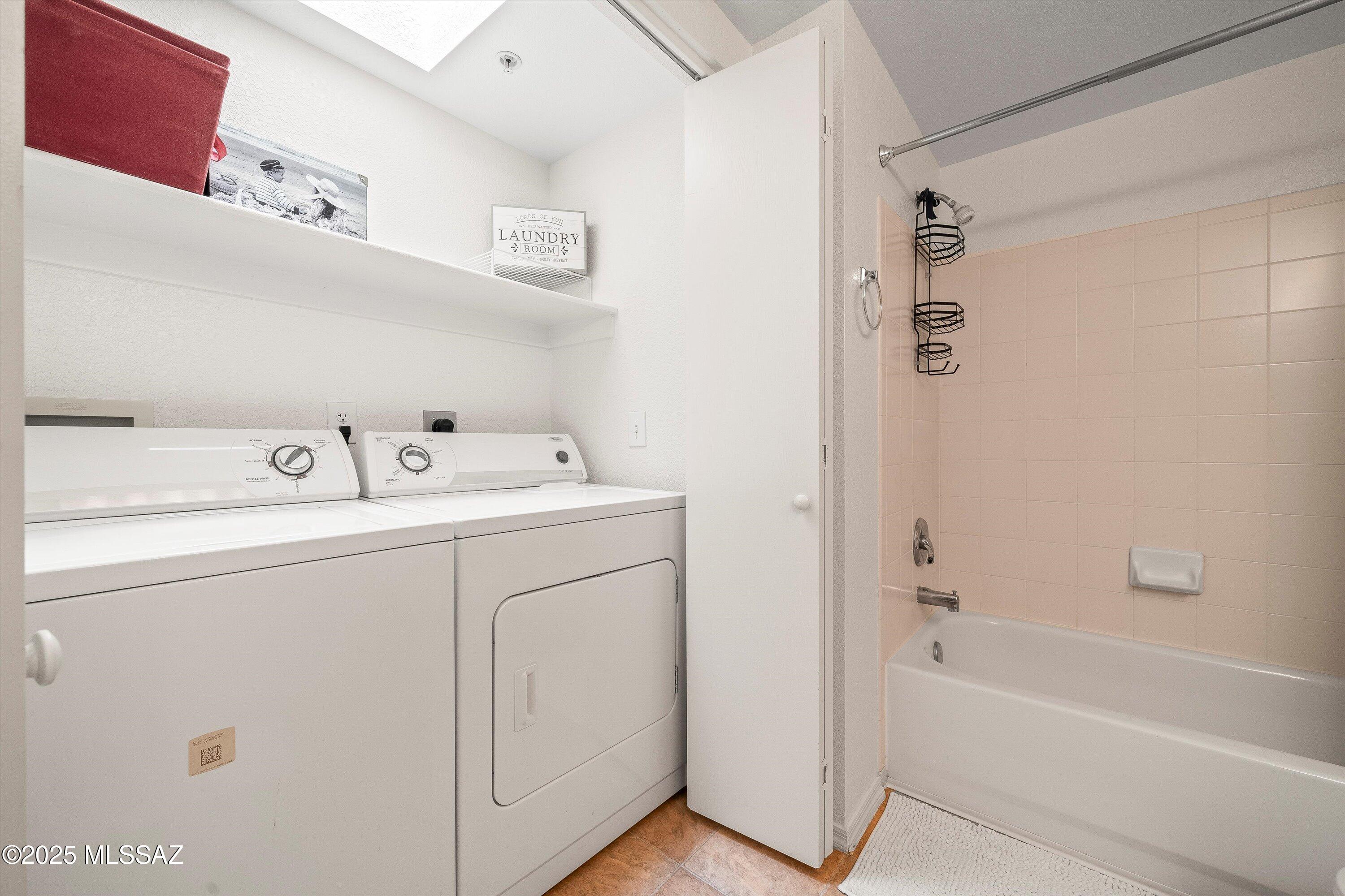 1557 N Paseo La Tinaja