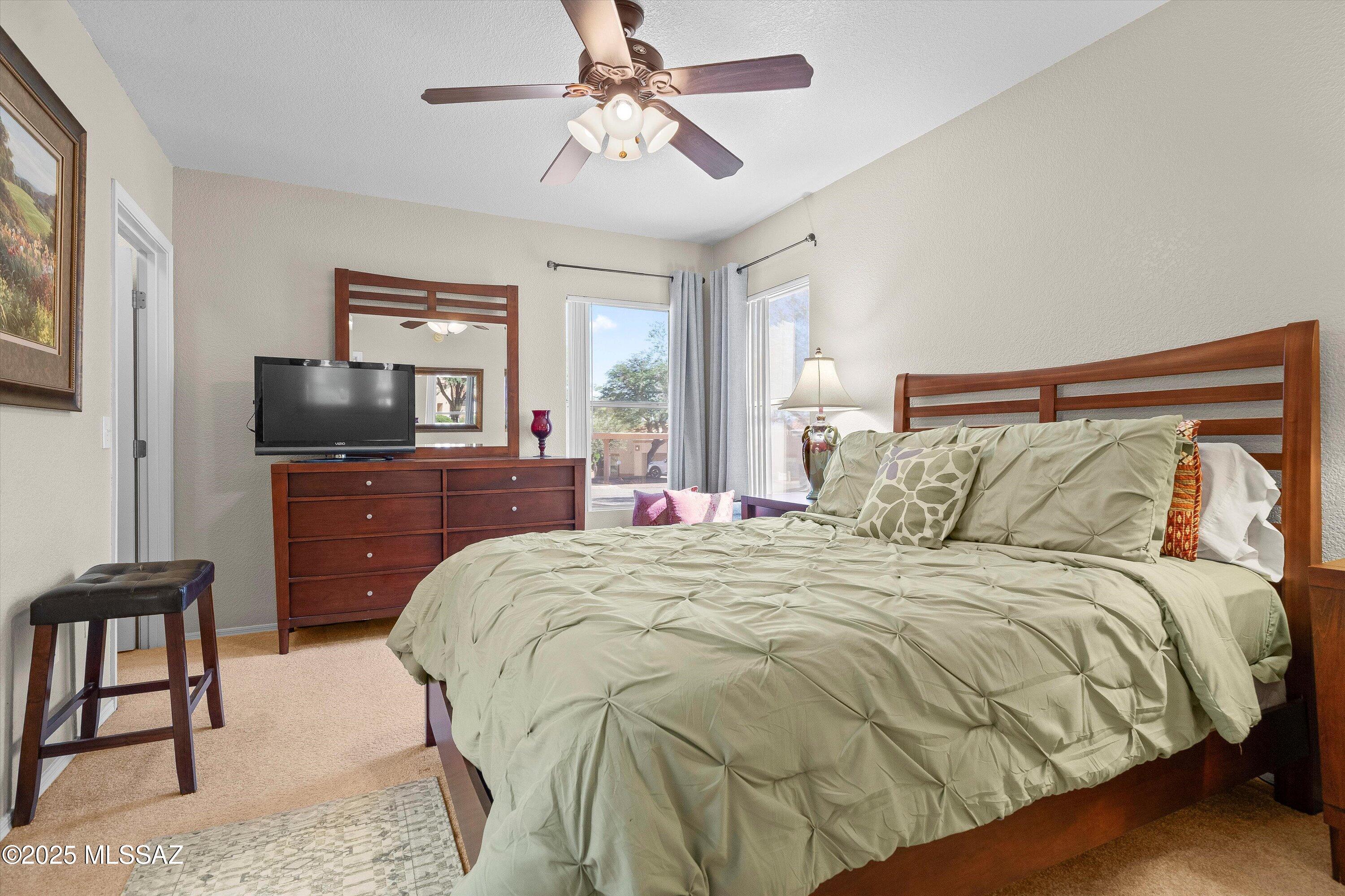 1557 N Paseo La Tinaja