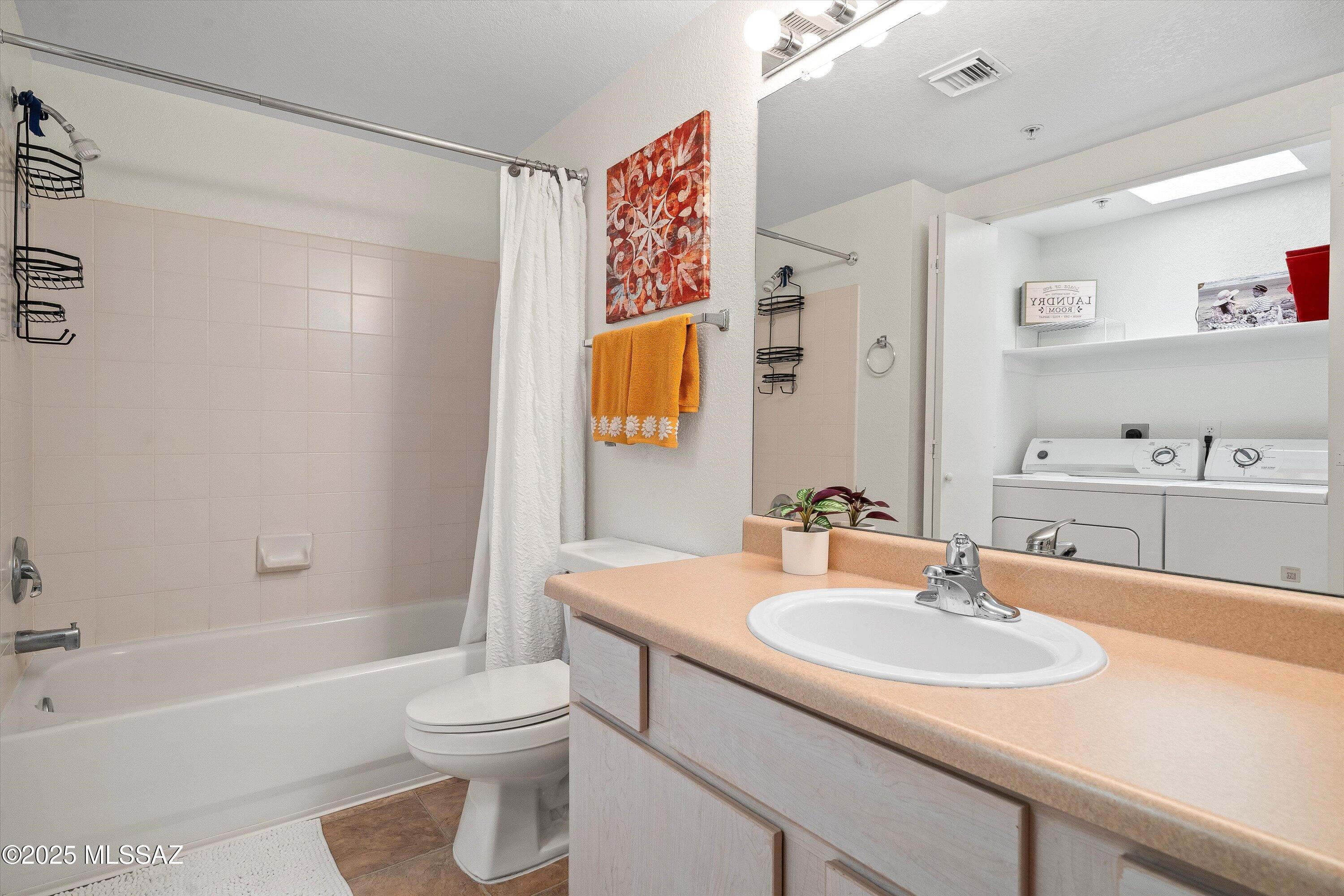 1557 N Paseo La Tinaja