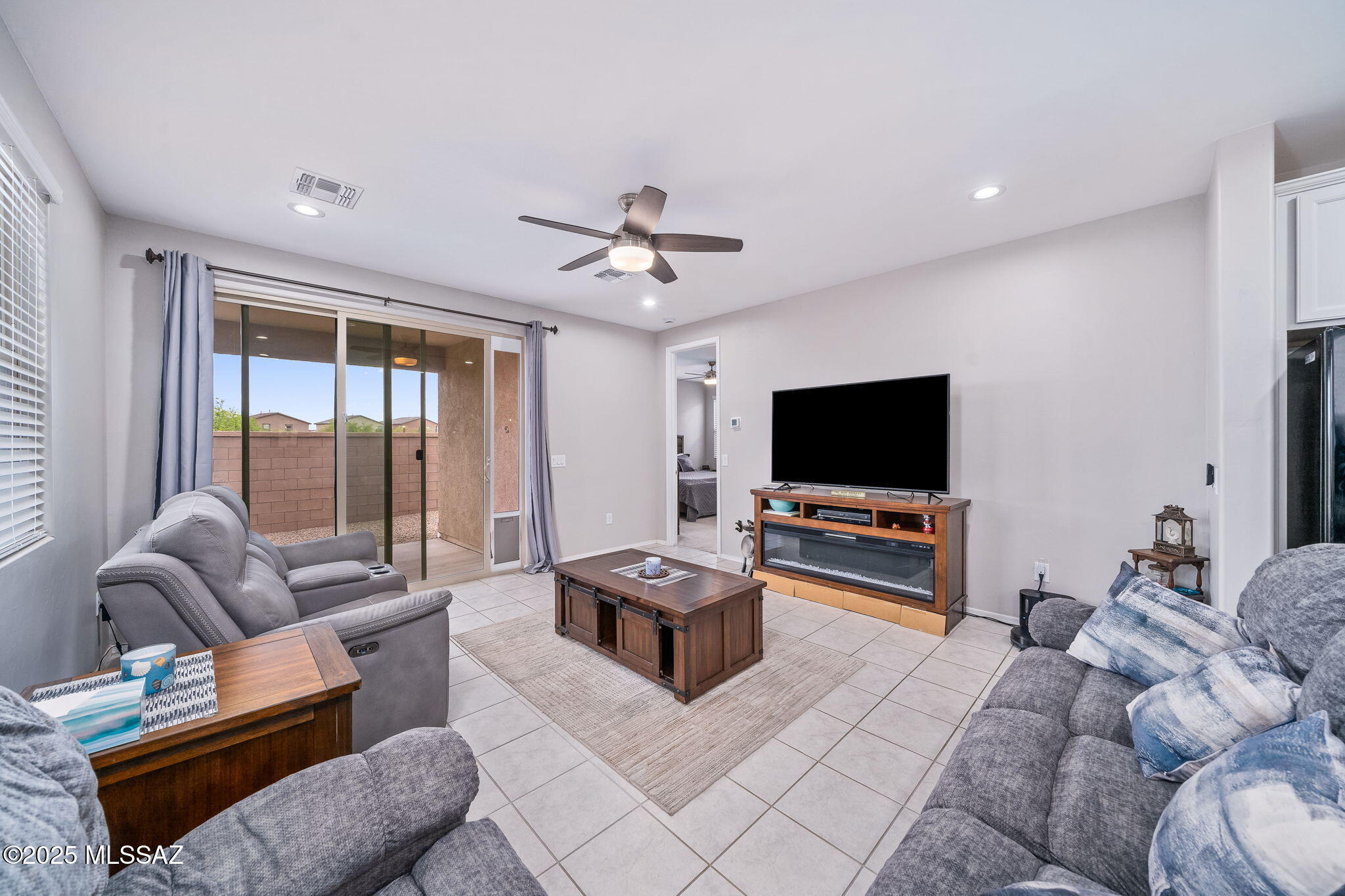 663 W Calle Espadero