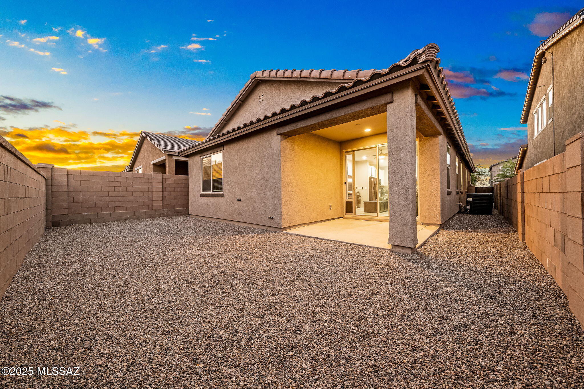 663 W Calle Espadero