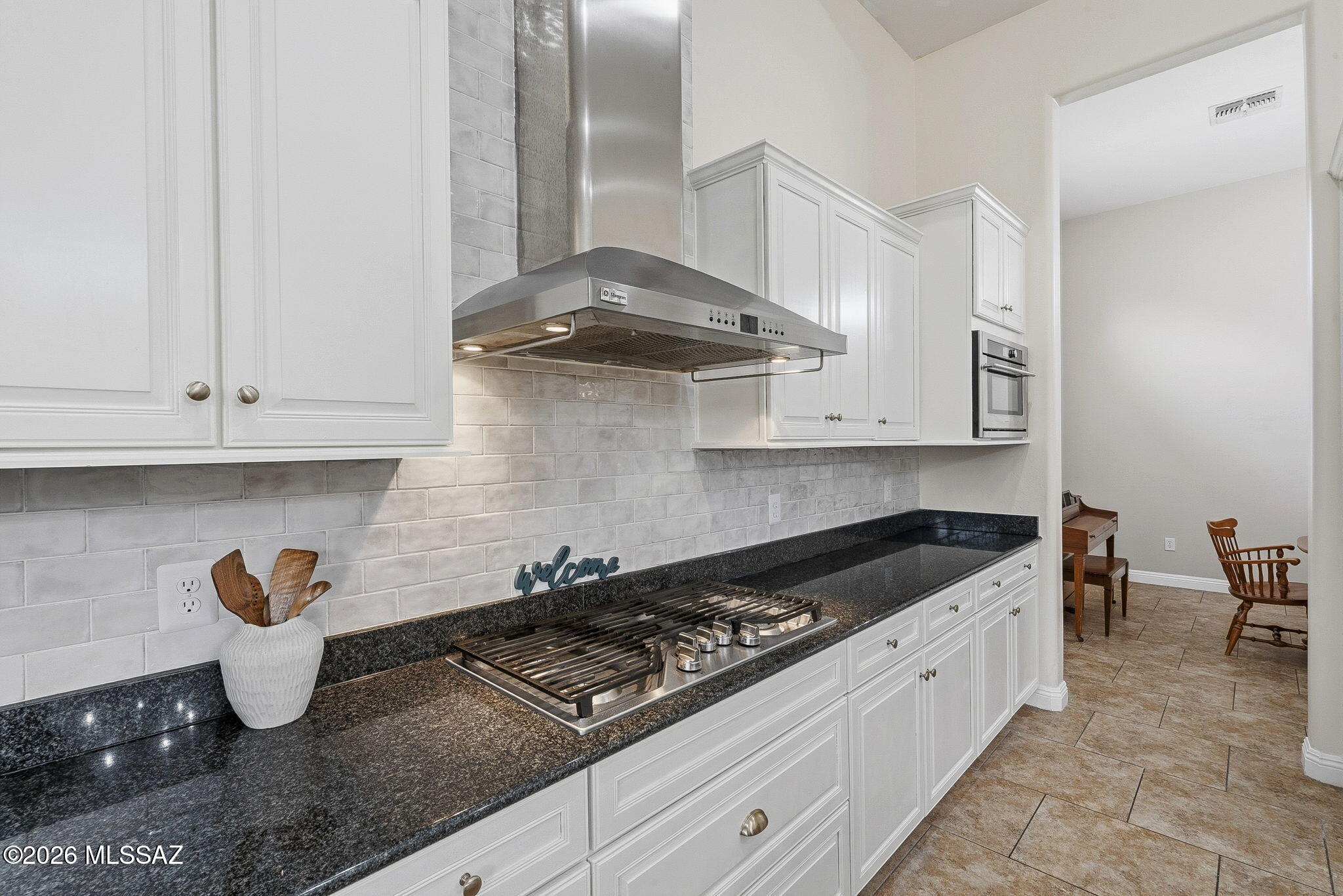 1220 W Calabria Court