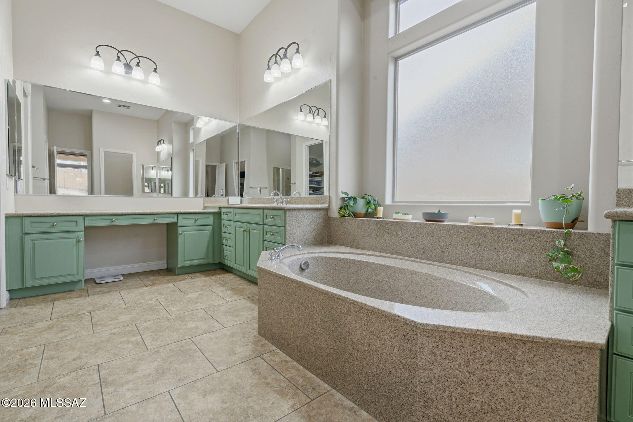 1220 W Calabria Court