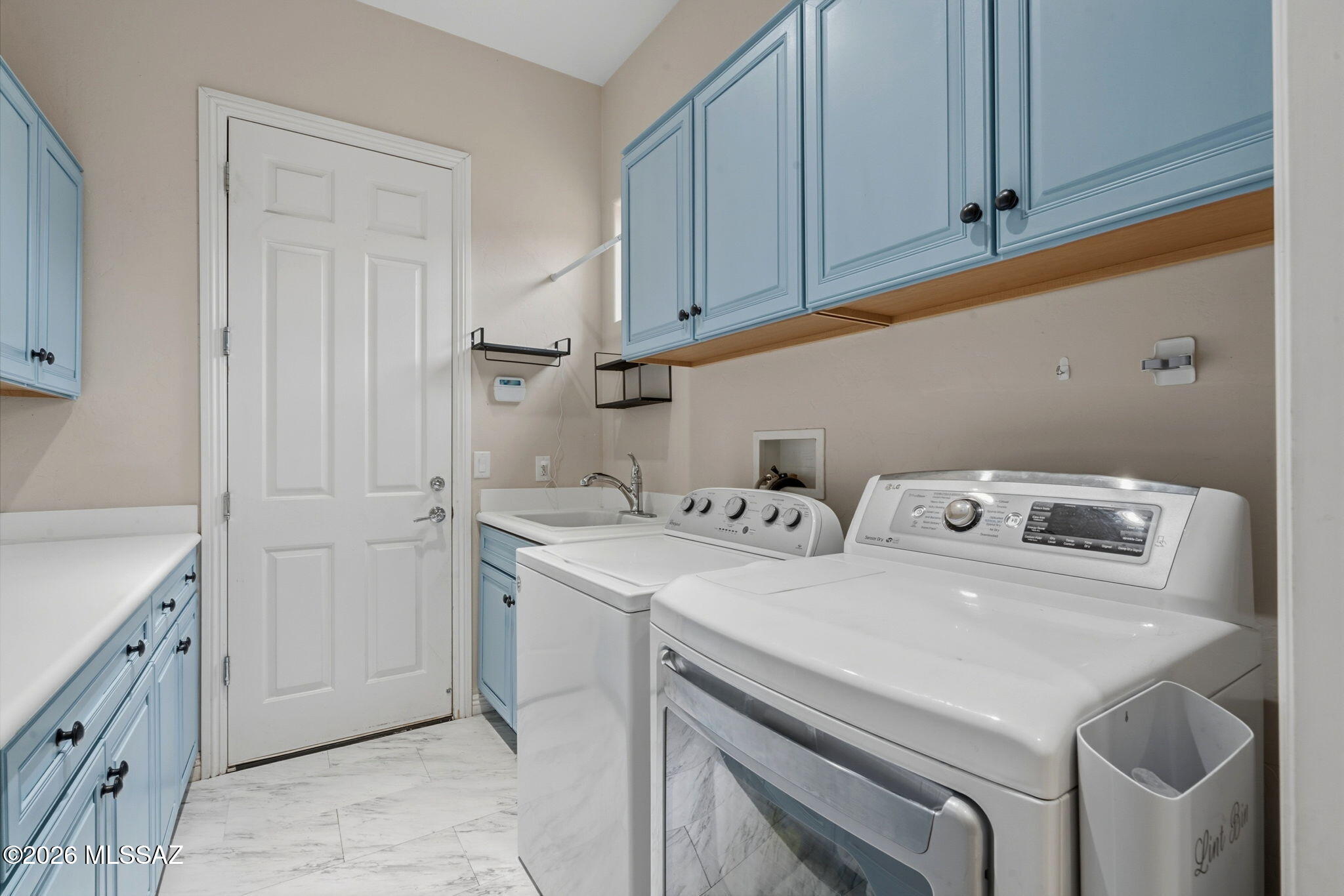 1220 W Calabria Court