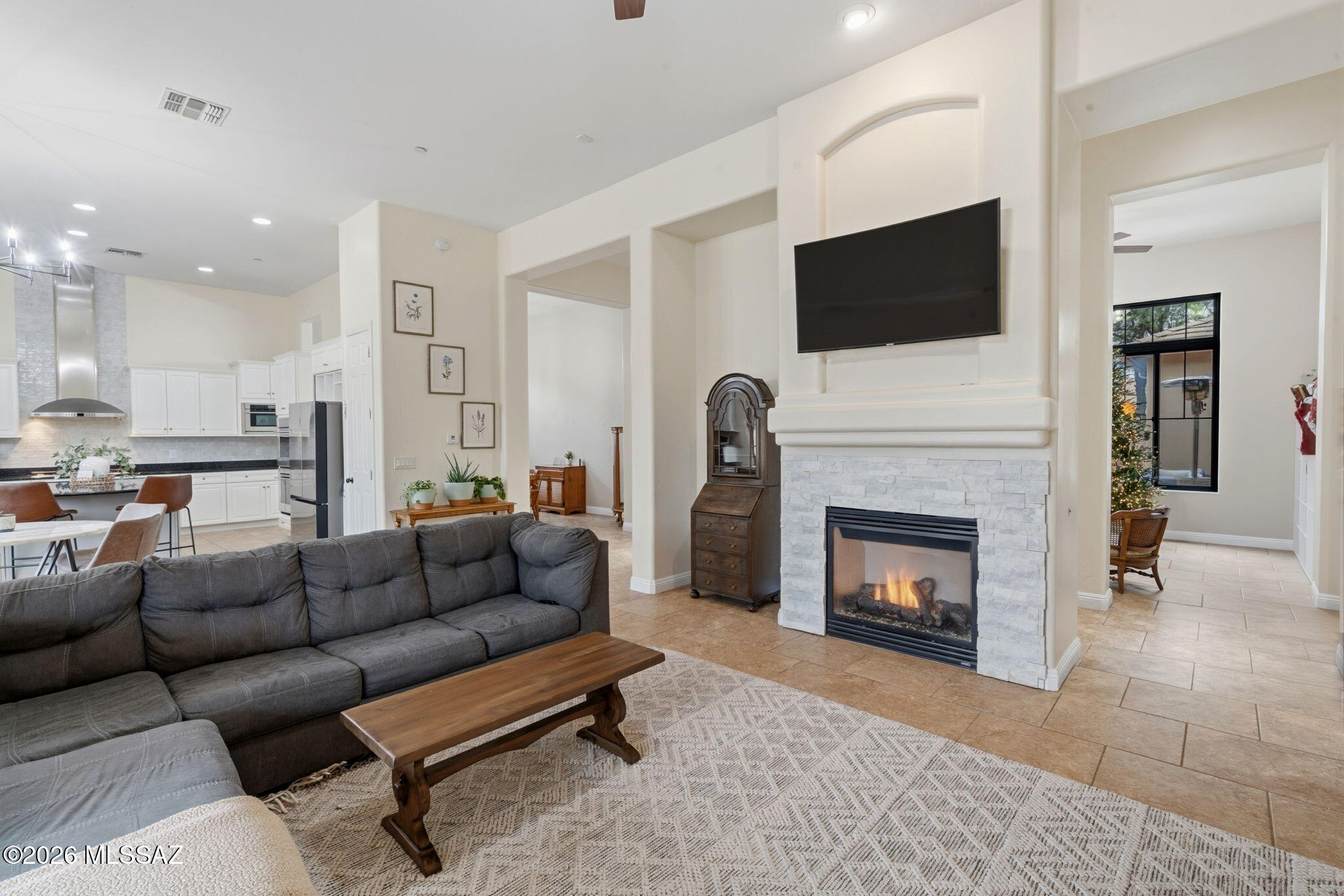 1220 W Calabria Court