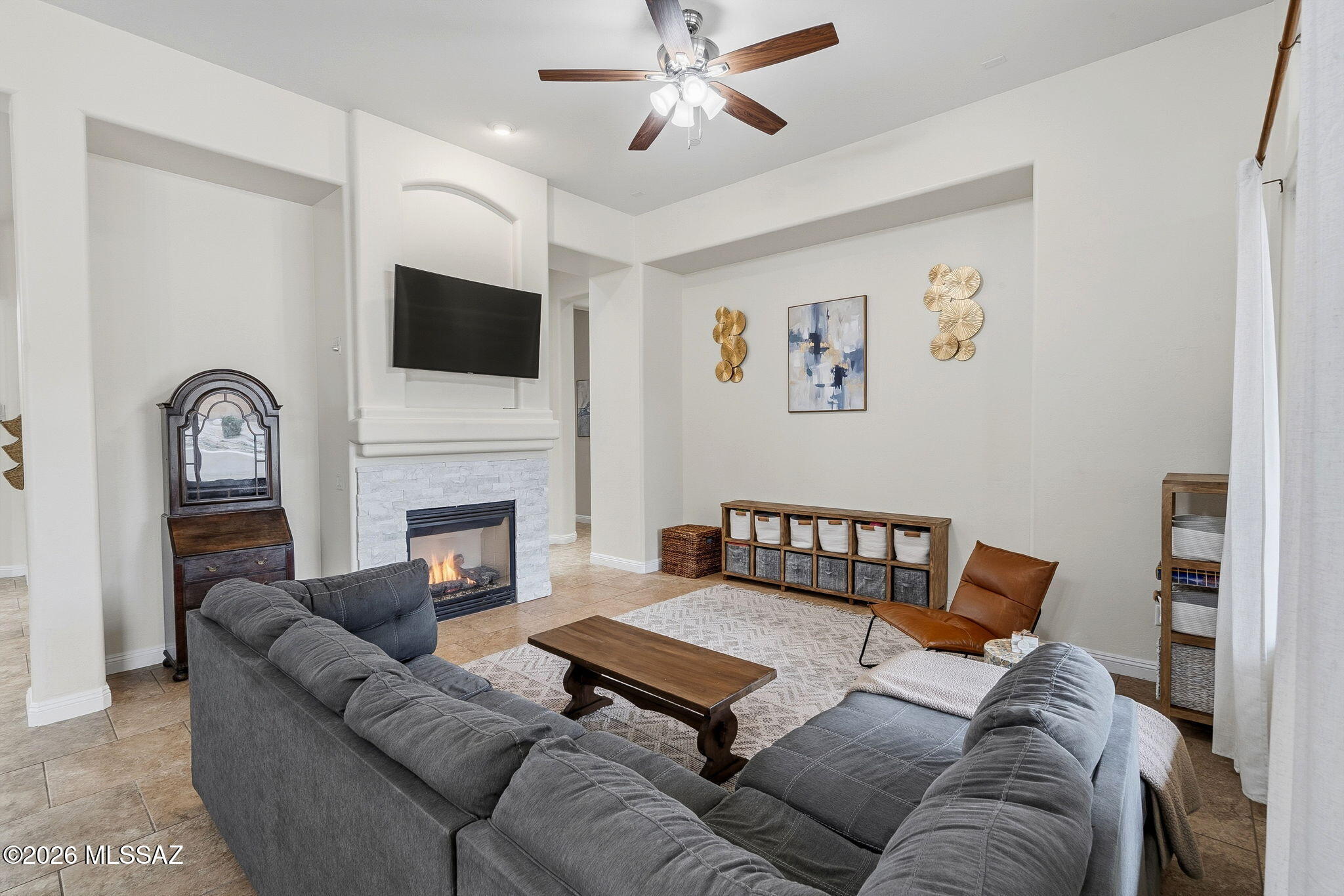 1220 W Calabria Court