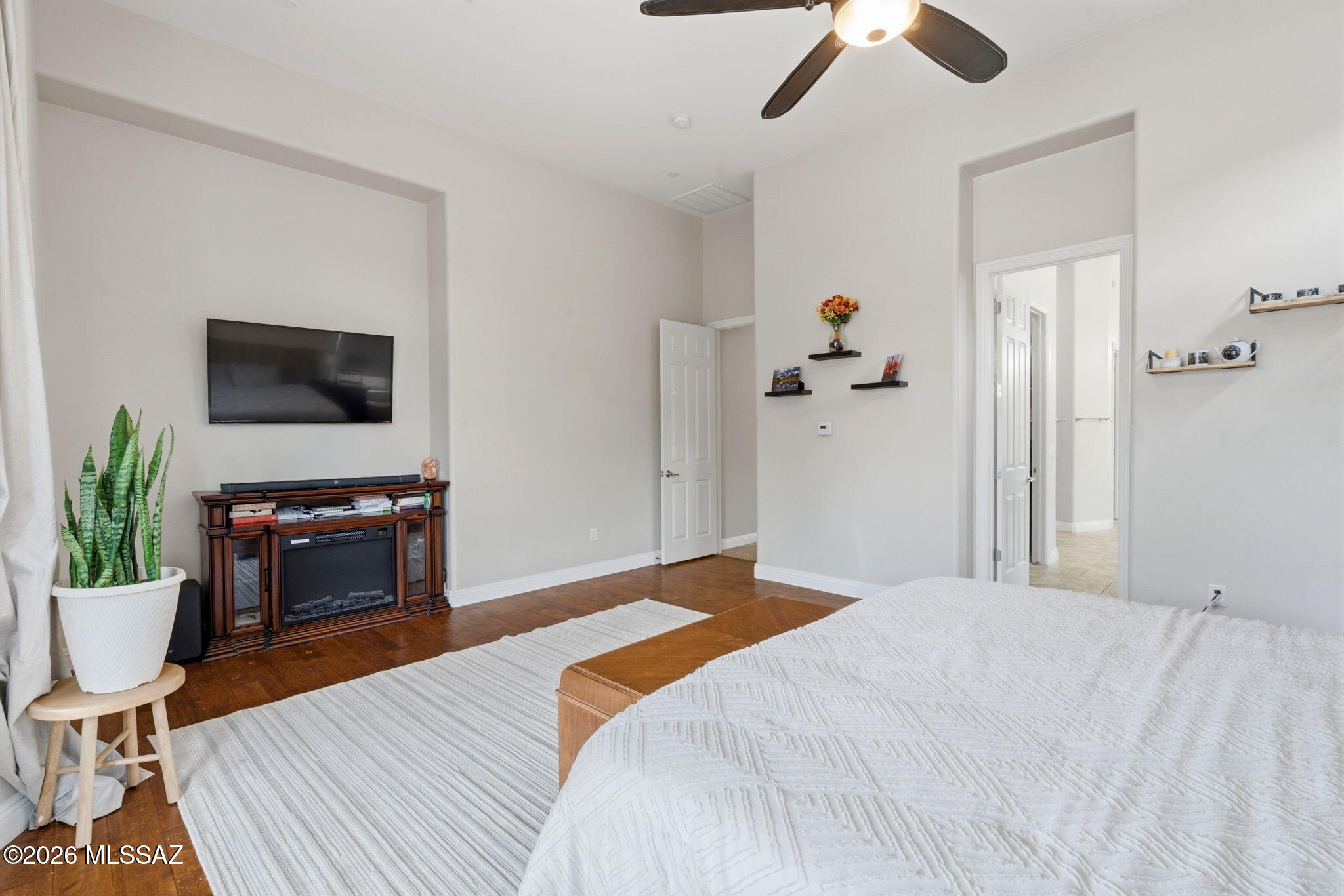 1220 W Calabria Court