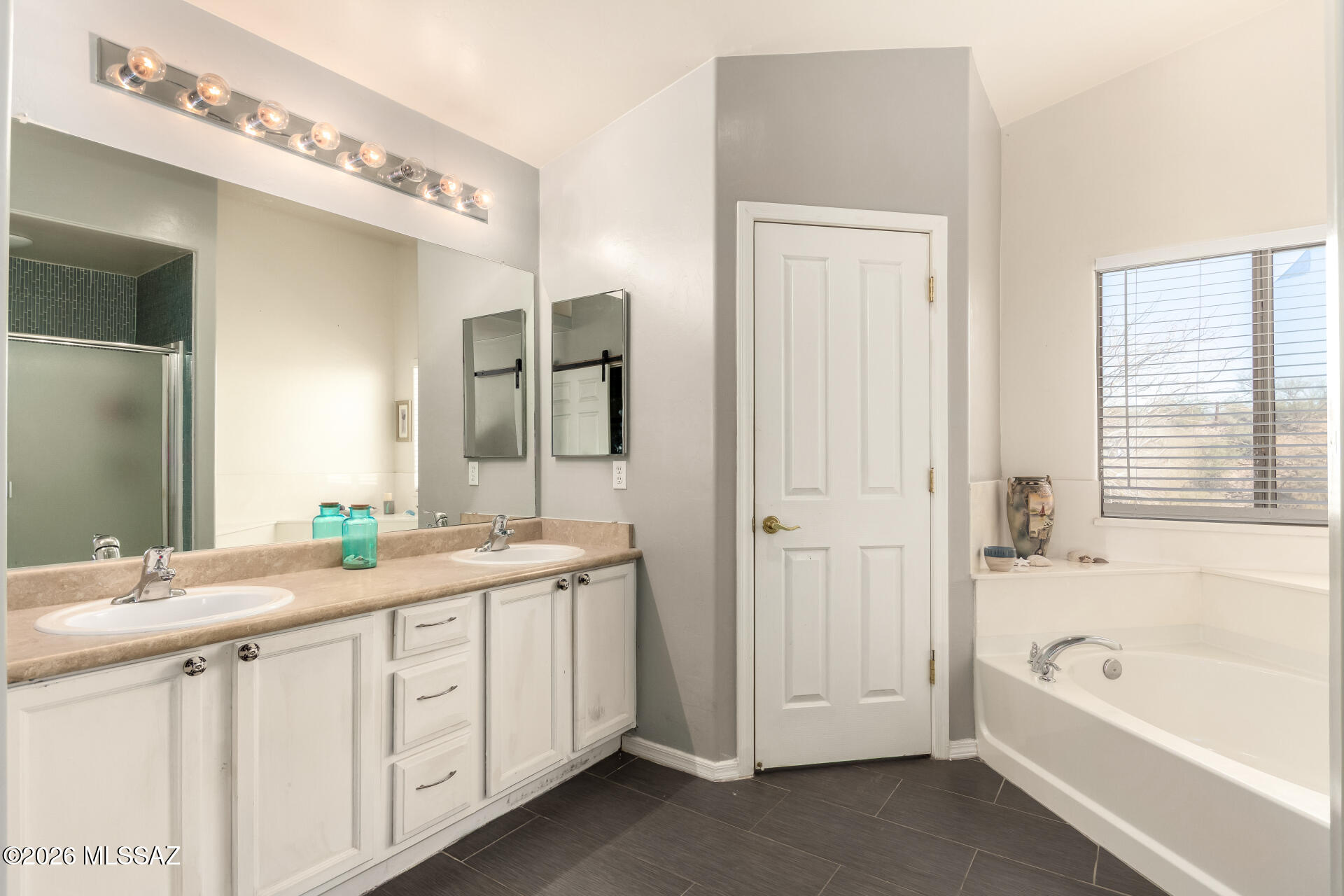 71 S Lookout Mountain Lane