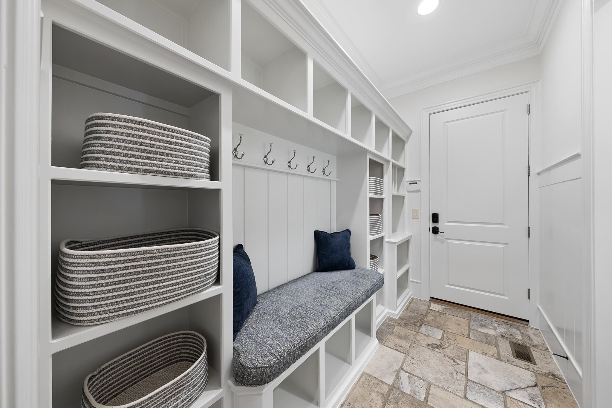 6858 Palaver Lane
