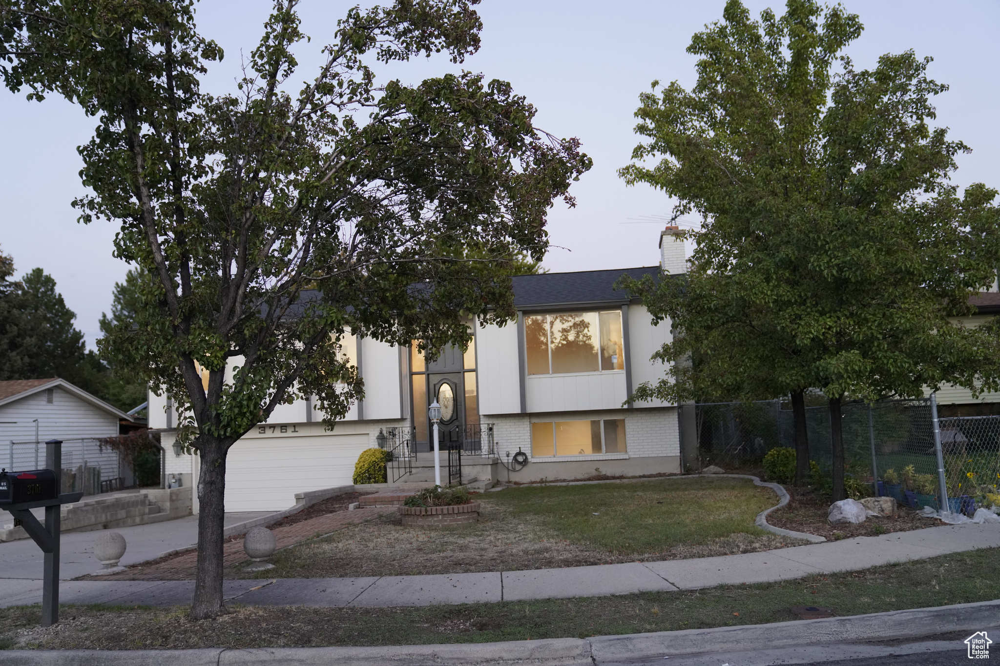 3761 S OXFORD WAY