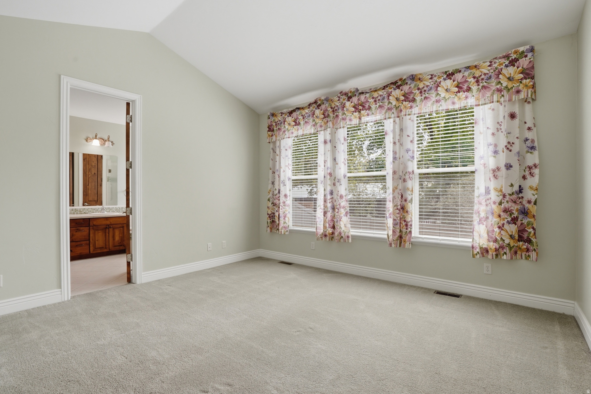 1832 E PEYTON CT