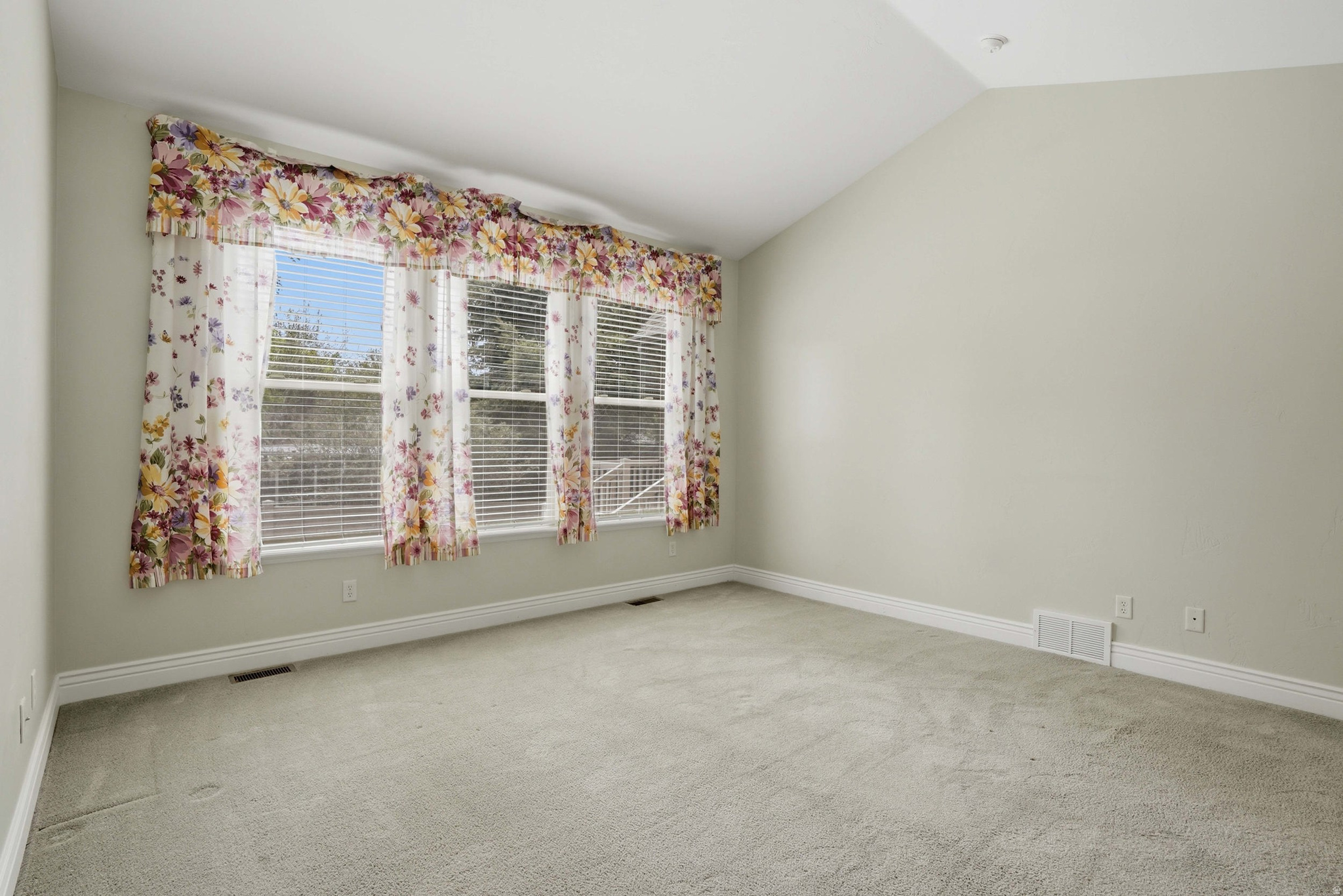 1832 E PEYTON CT