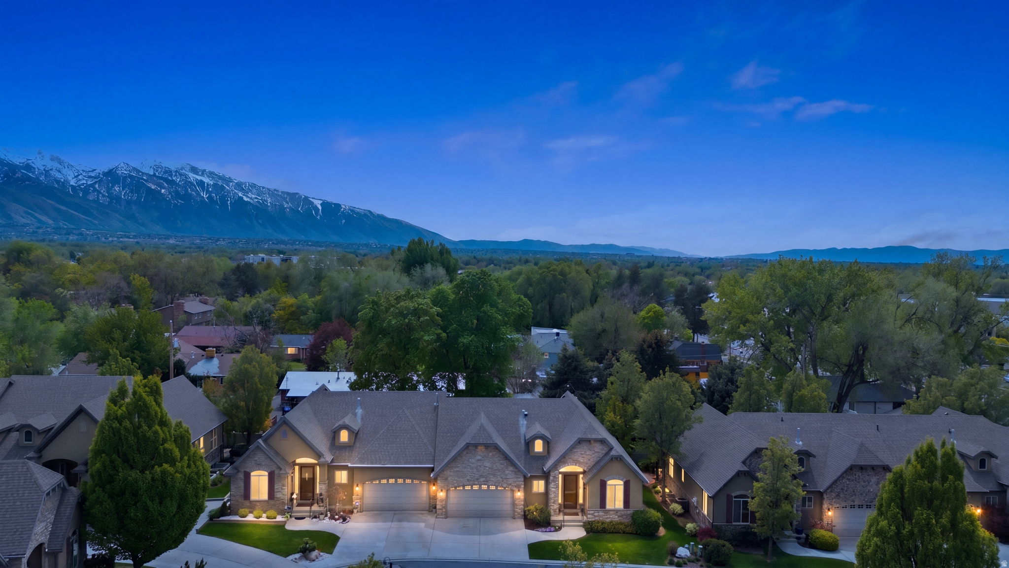 1832 E PEYTON CT