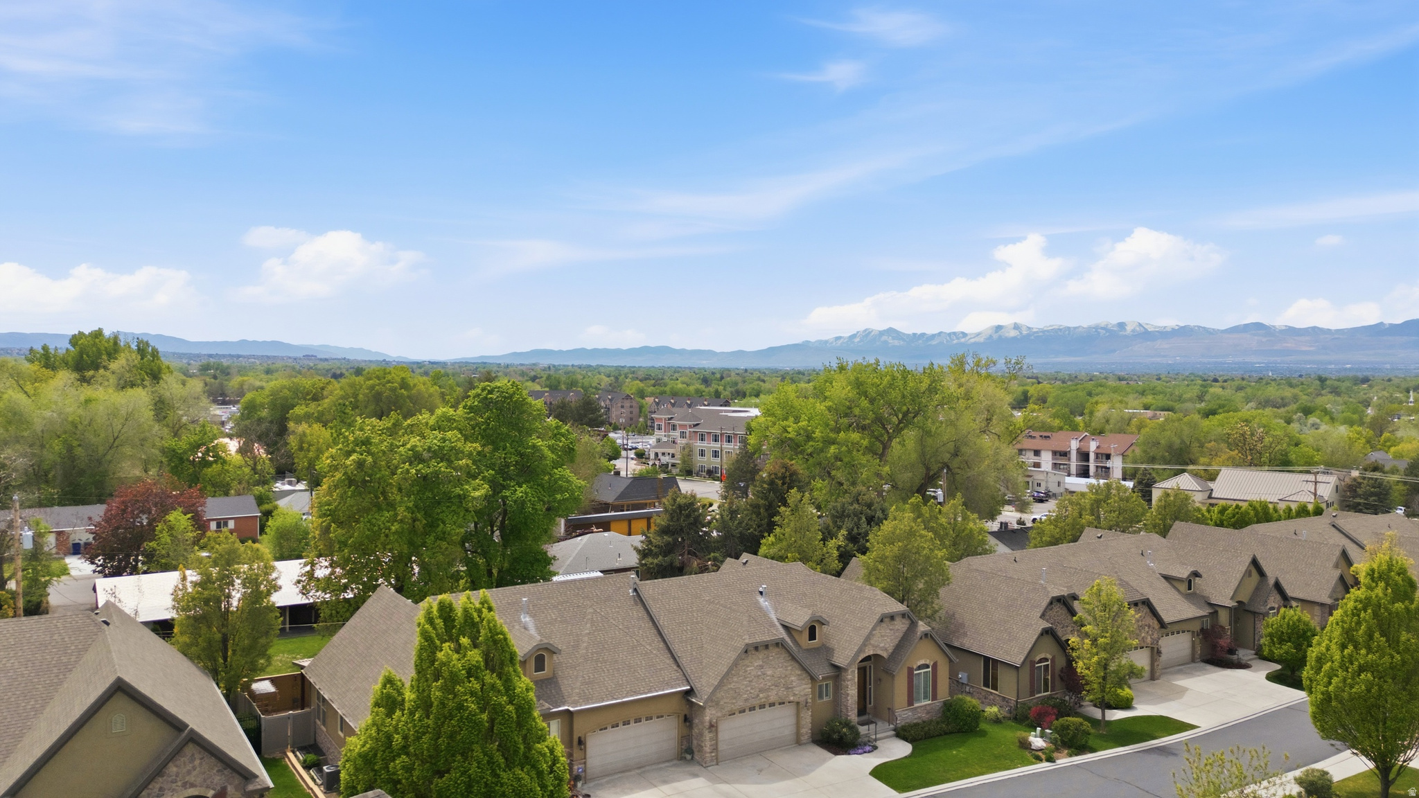 1832 E PEYTON CT