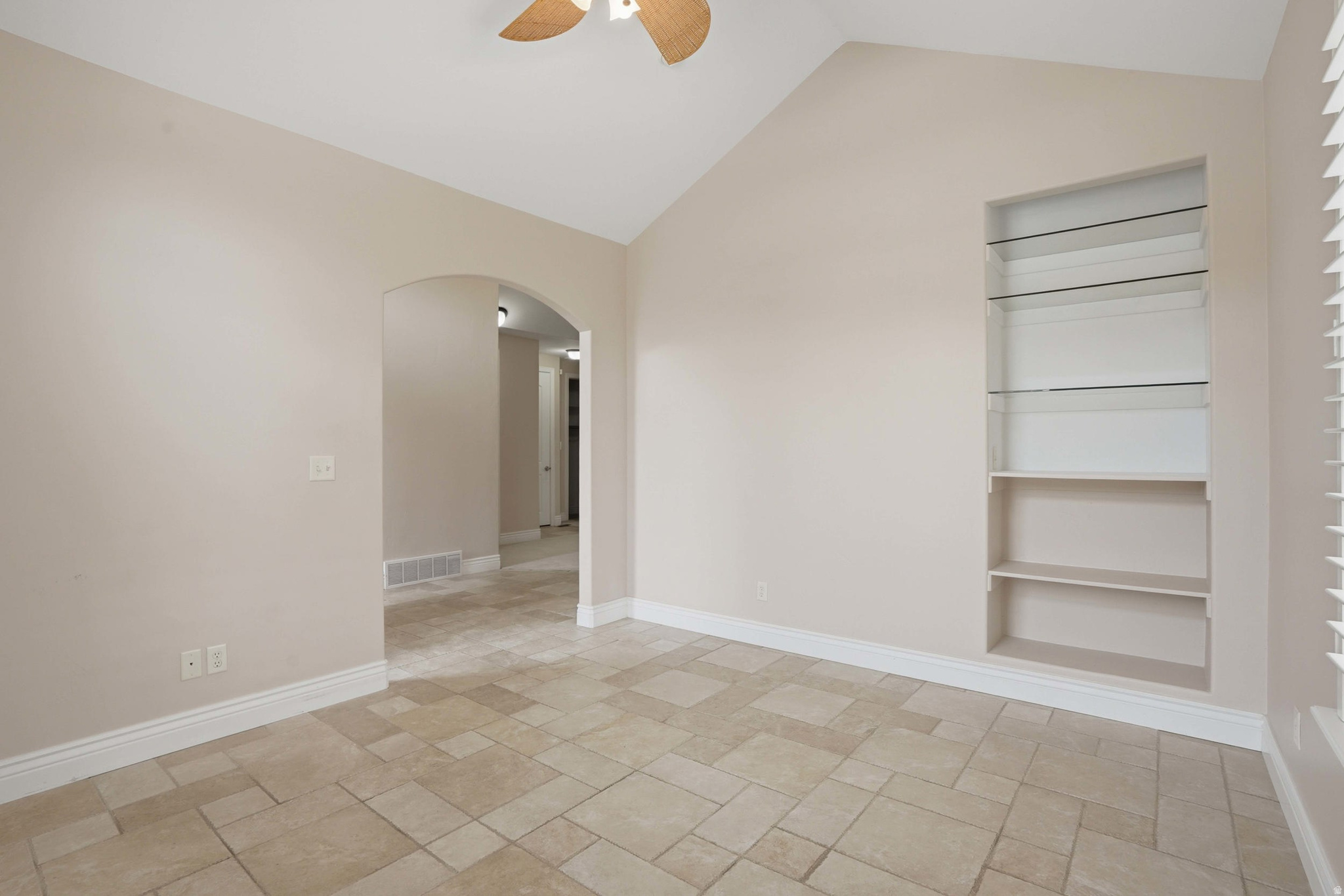 1832 E PEYTON CT
