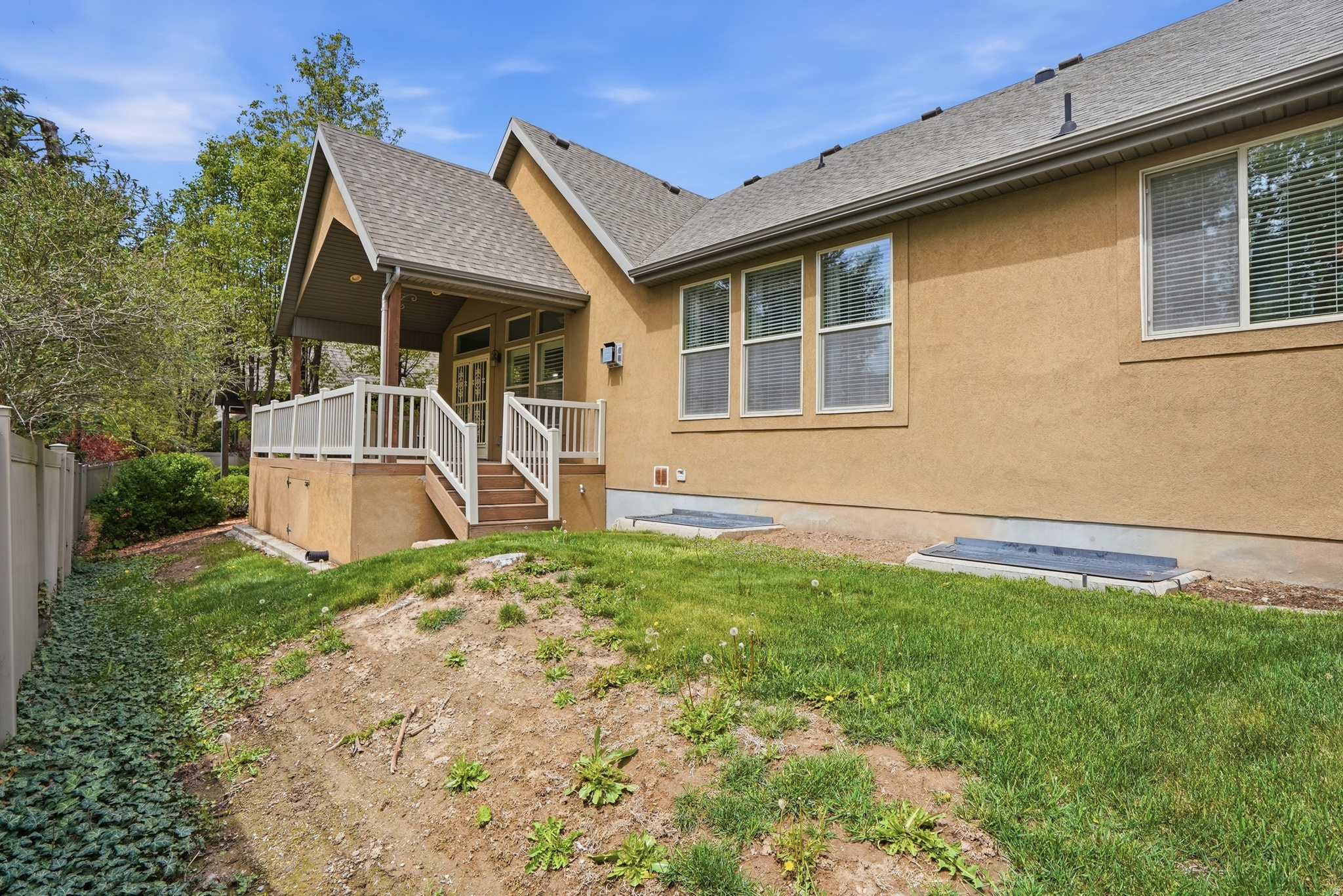 1832 E PEYTON CT