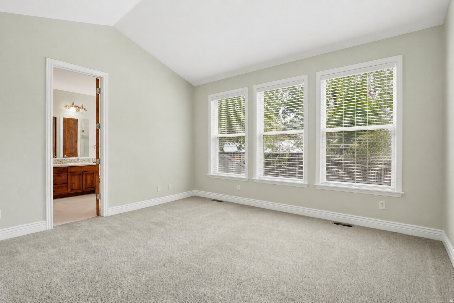 1832 E PEYTON CT