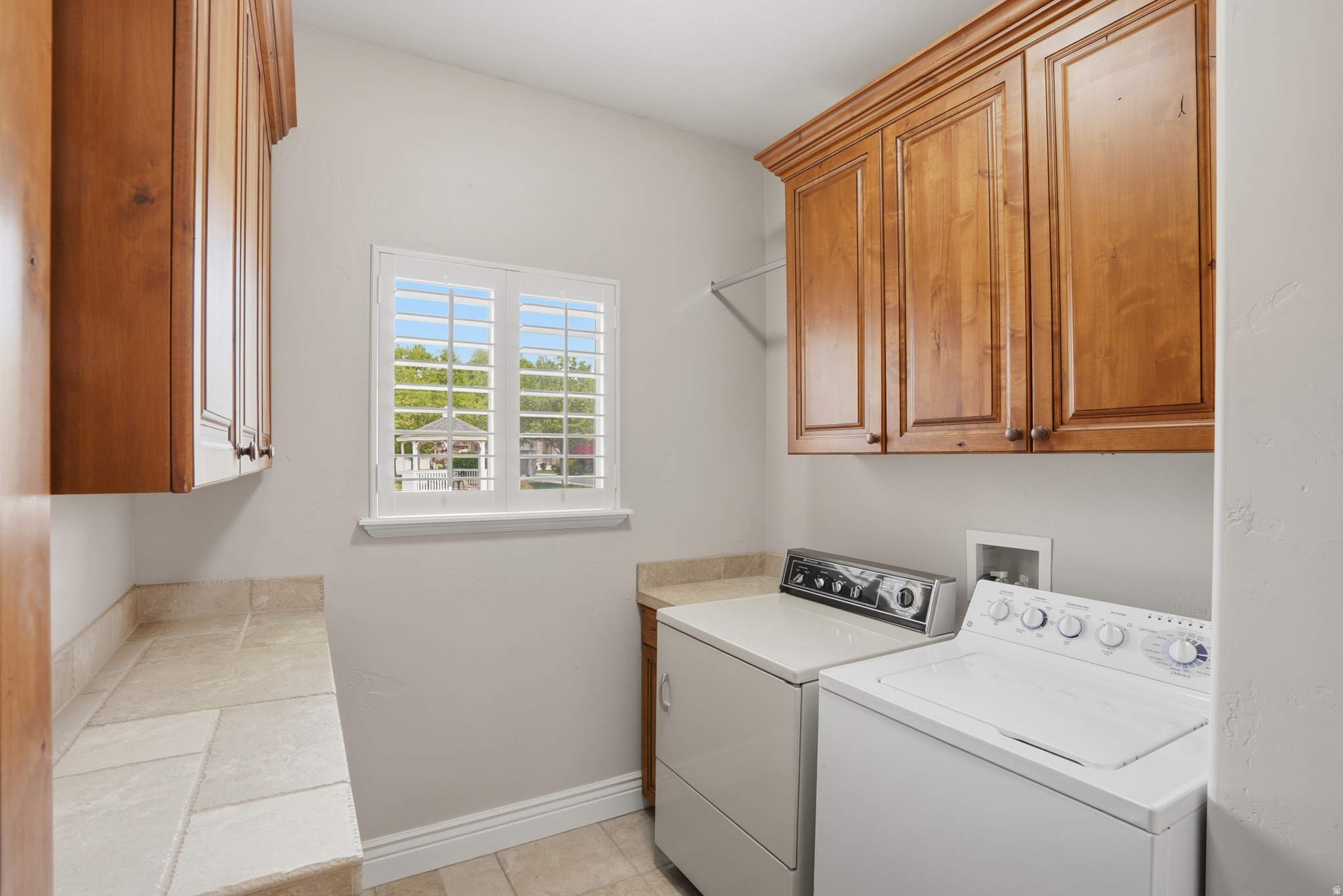 1832 E PEYTON CT