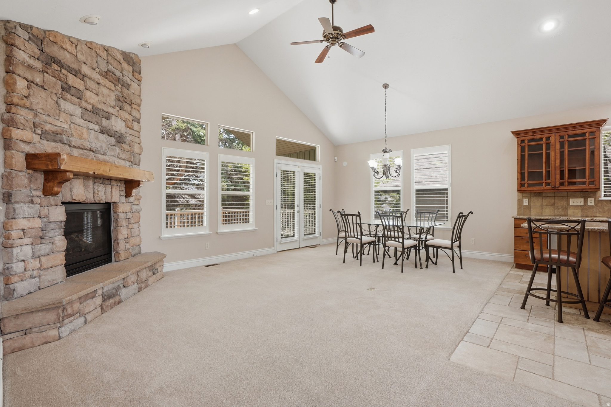 1832 E PEYTON CT