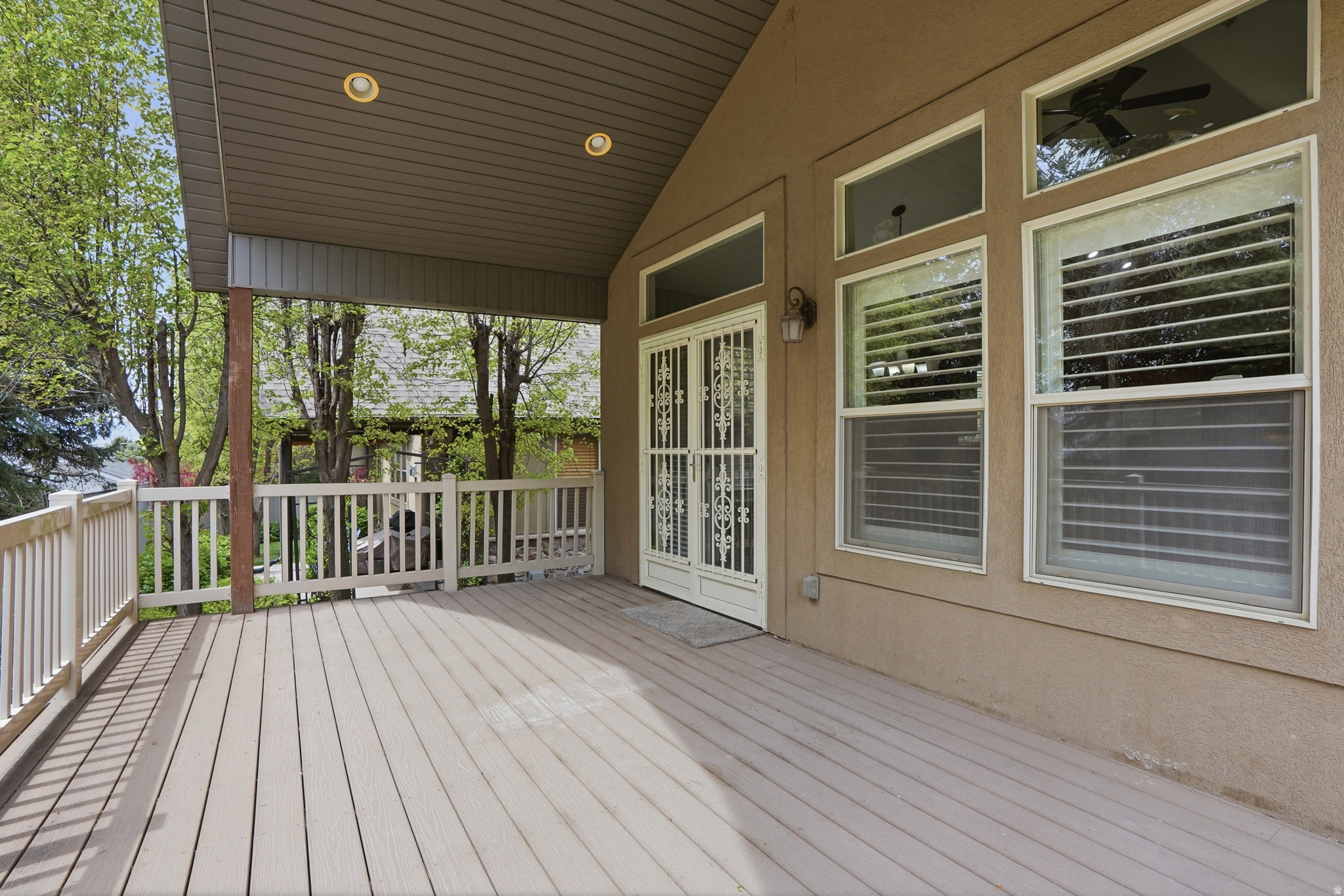1832 E PEYTON CT