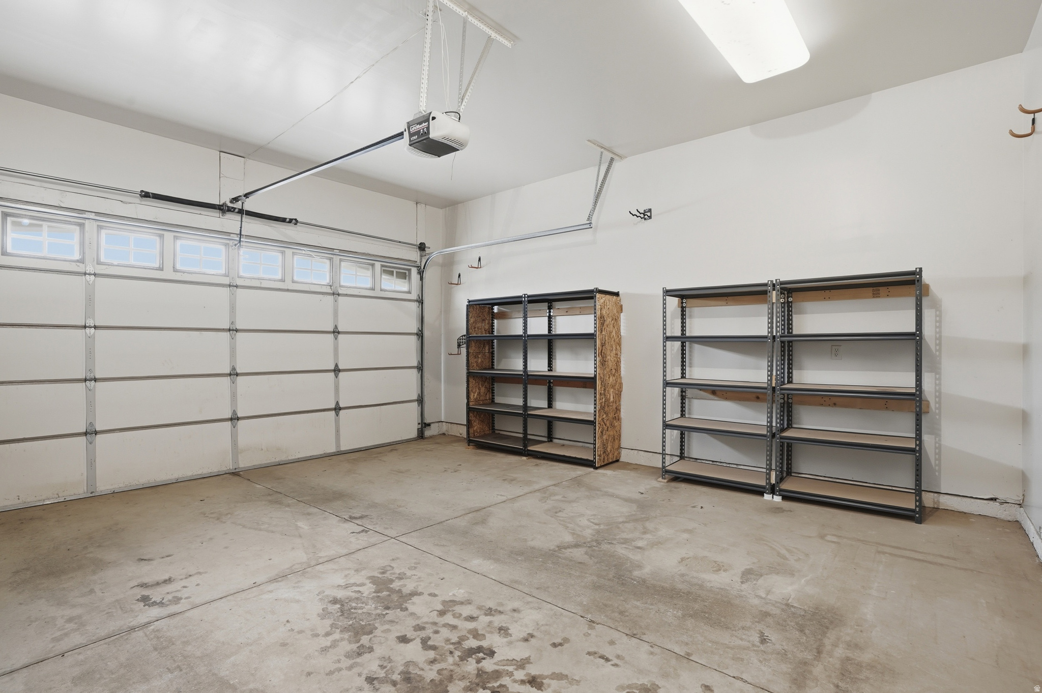 1832 E PEYTON CT