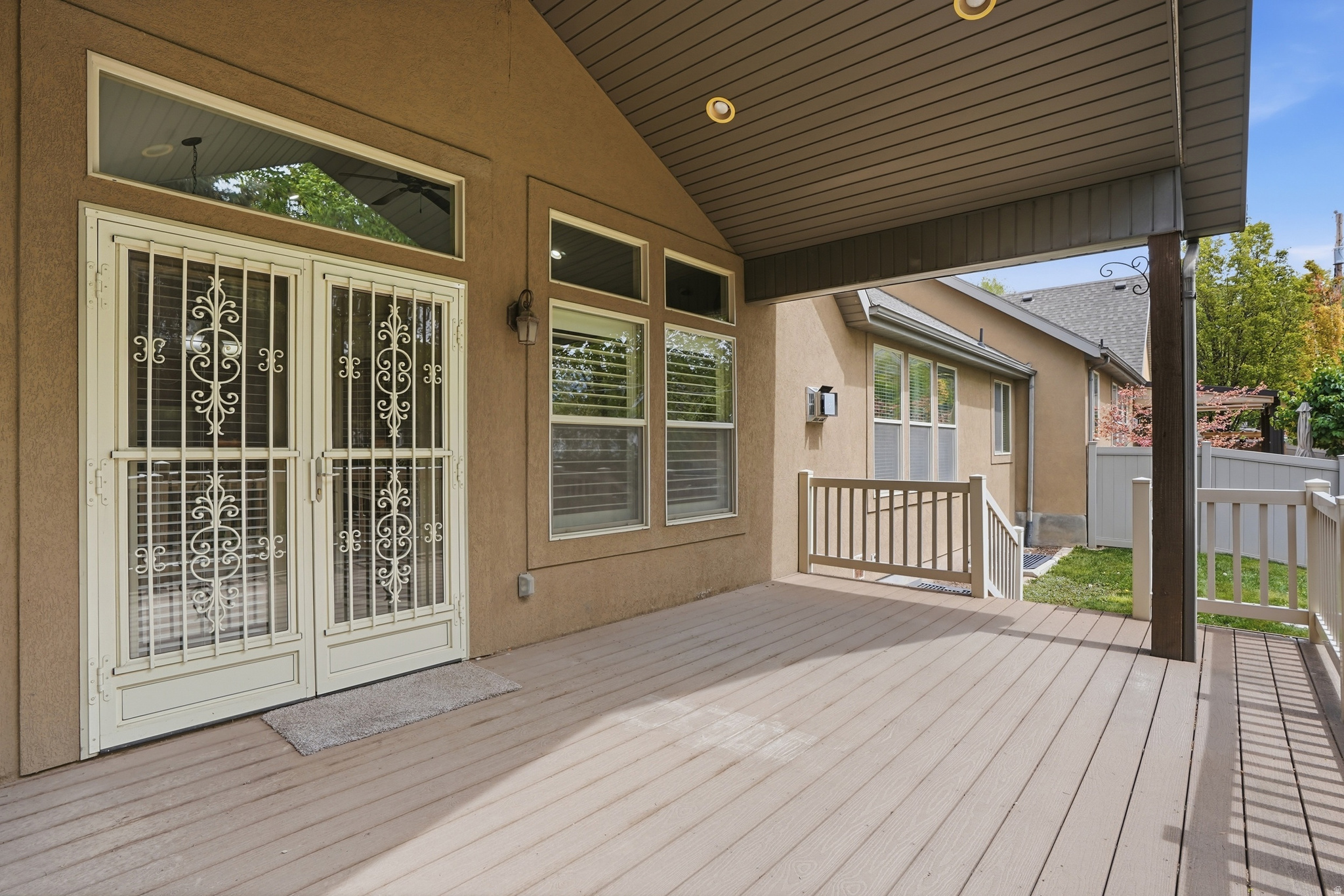 1832 E PEYTON CT