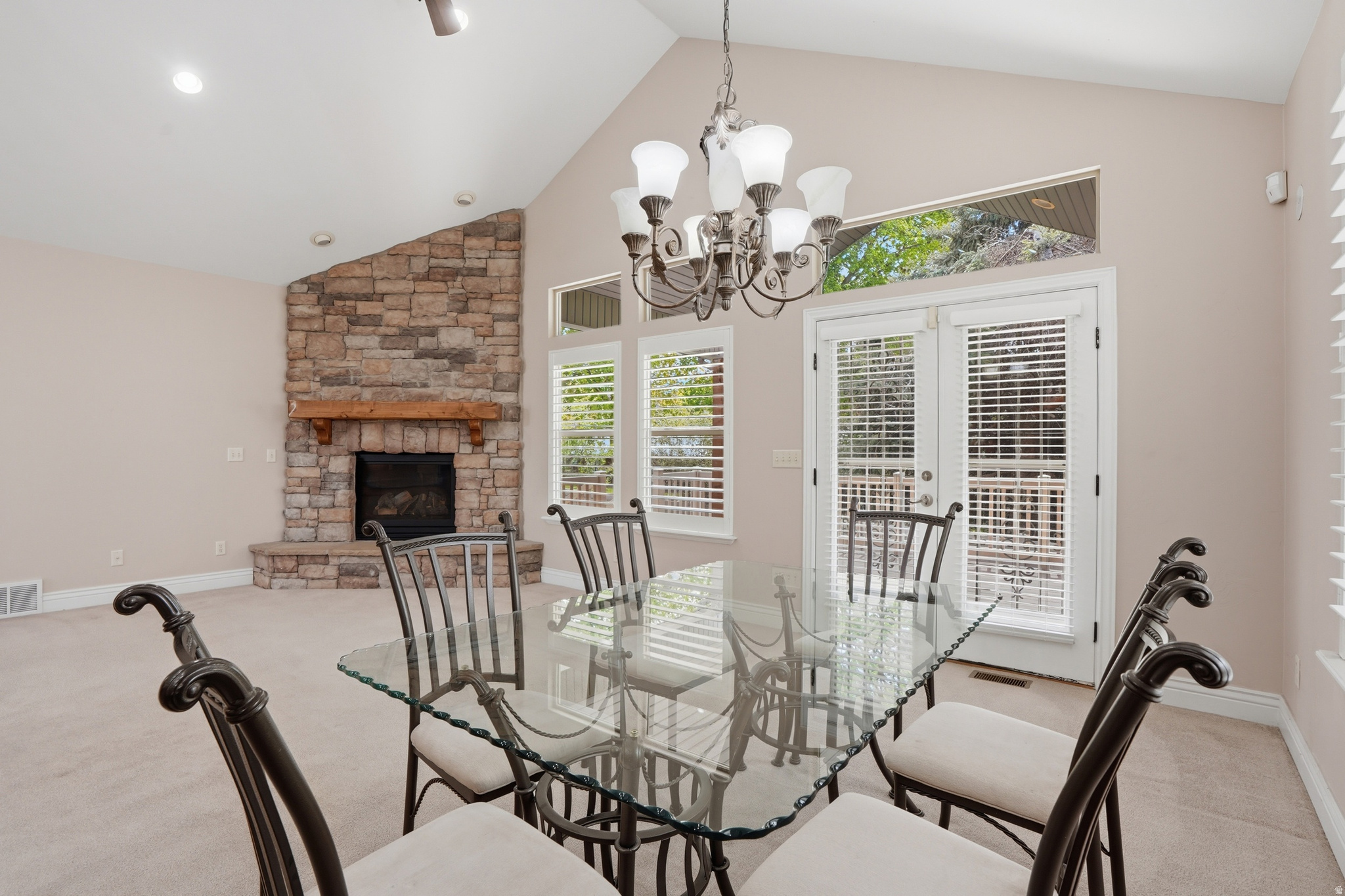 1832 E PEYTON CT