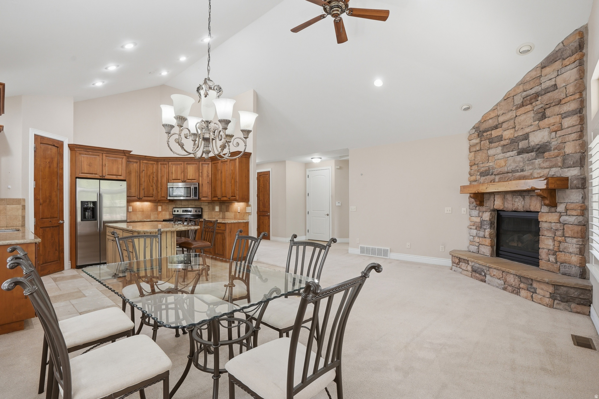 1832 E PEYTON CT