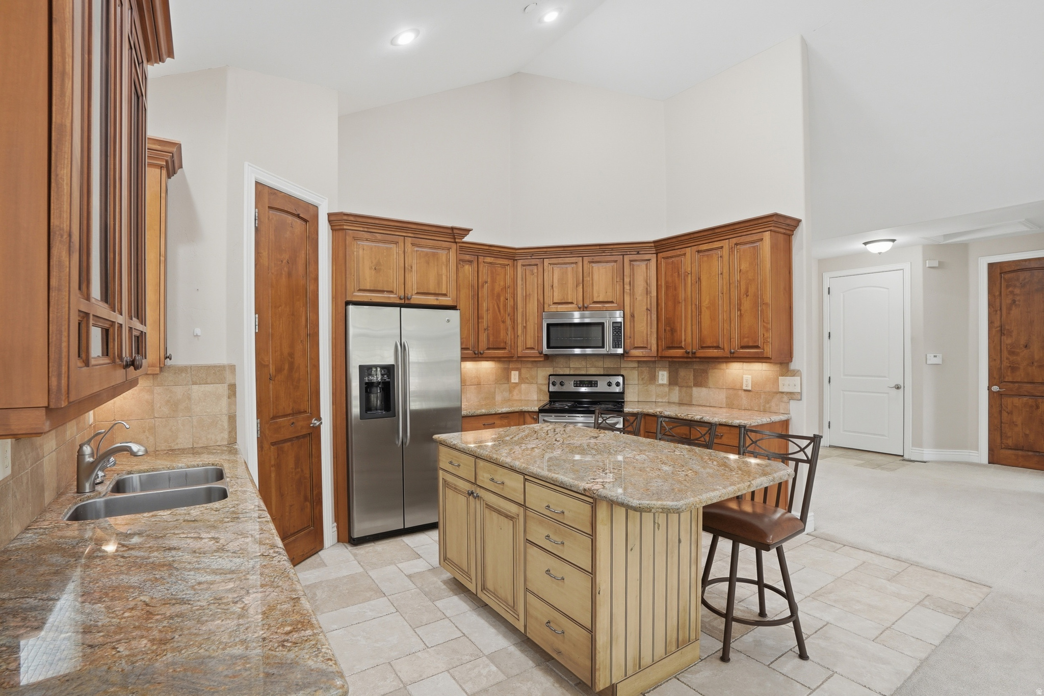 1832 E PEYTON CT
