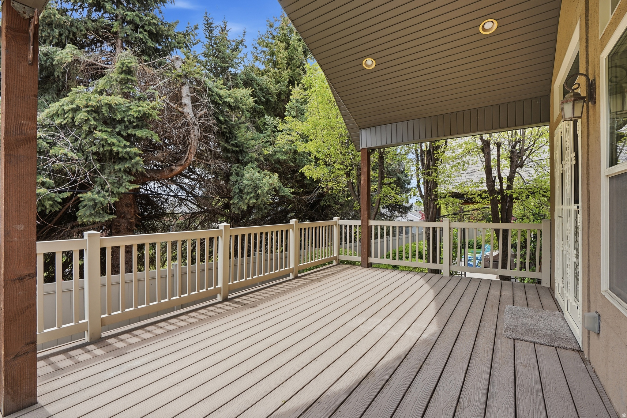 1832 E PEYTON CT