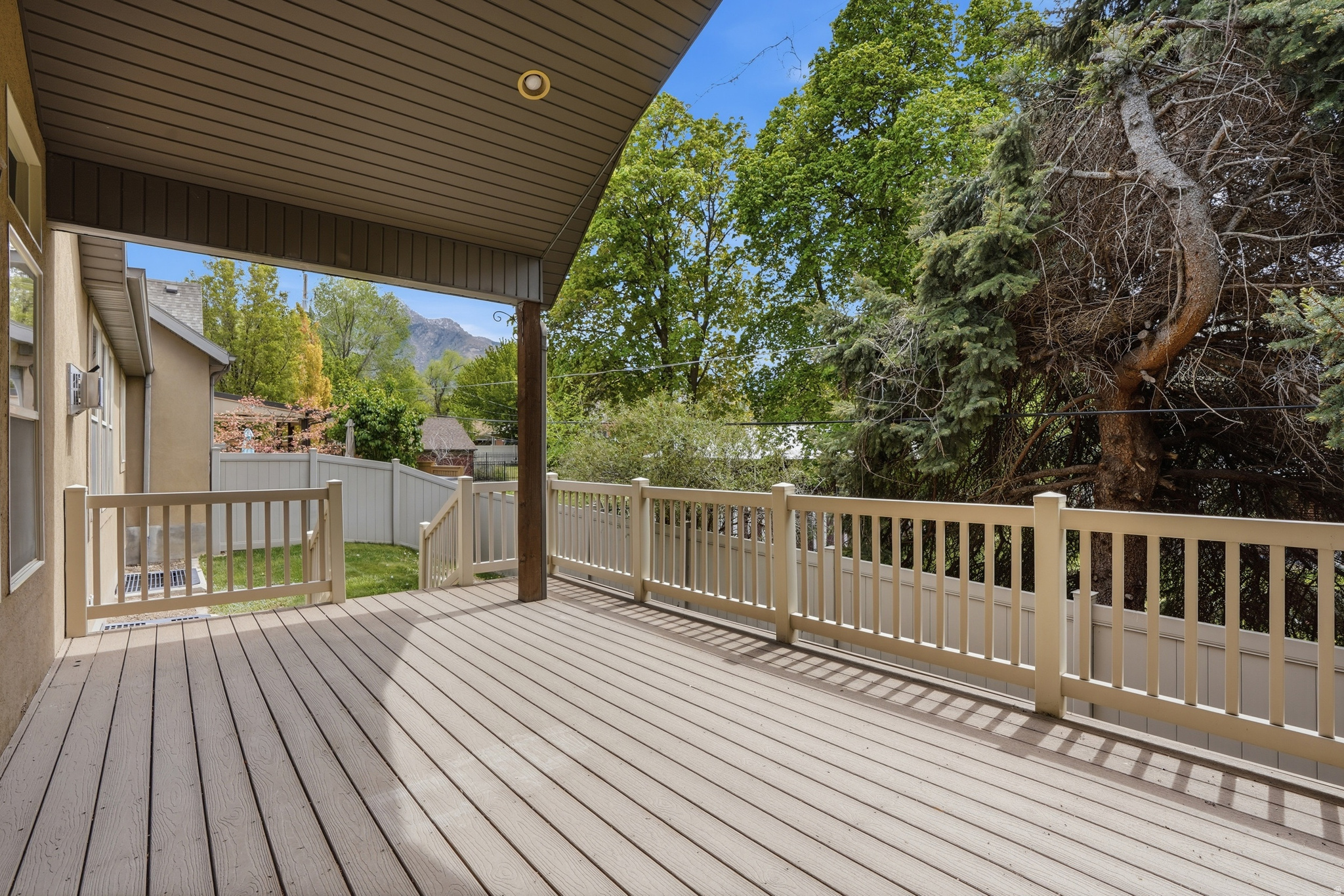 1832 E PEYTON CT