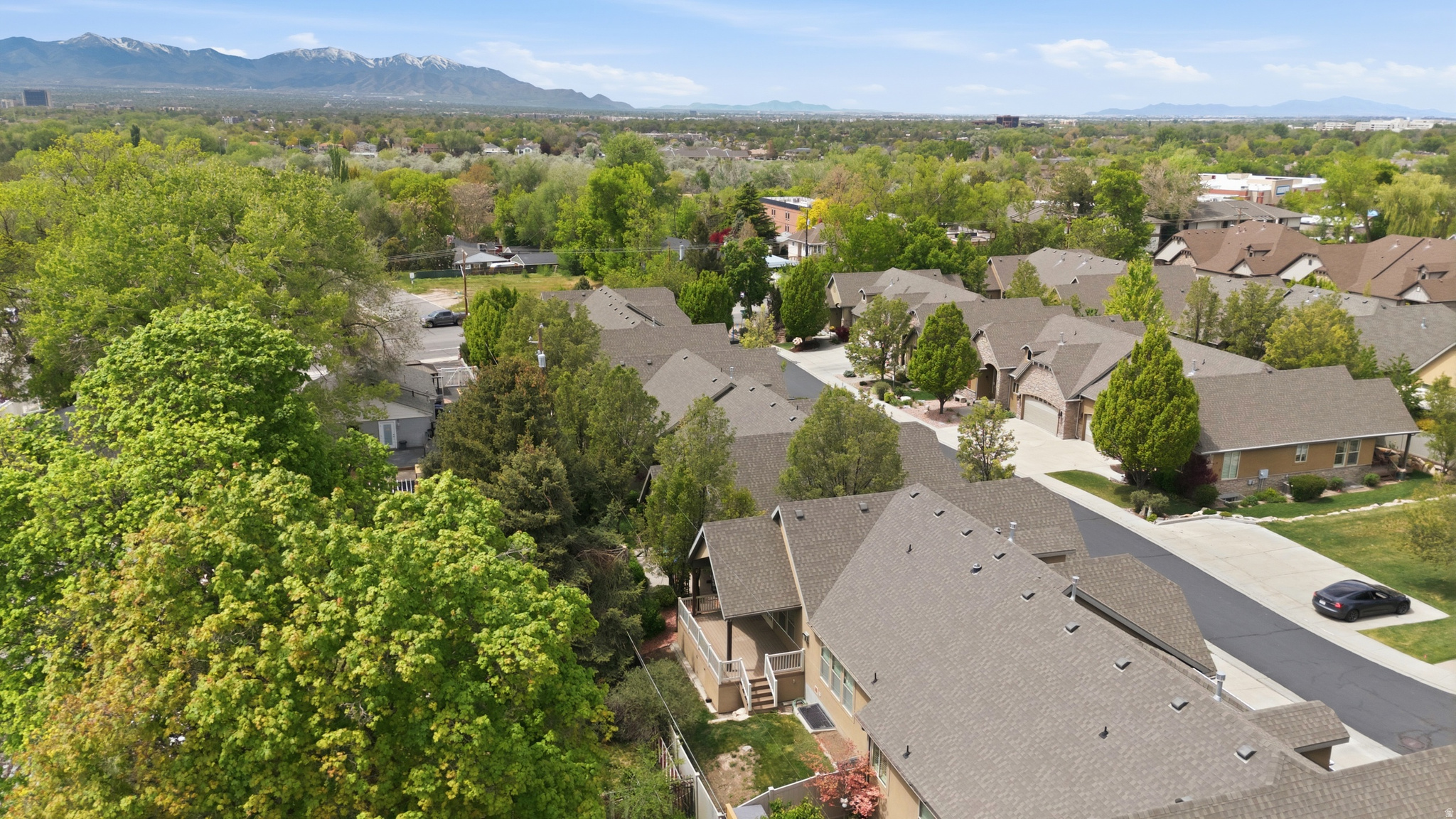 1832 E PEYTON CT