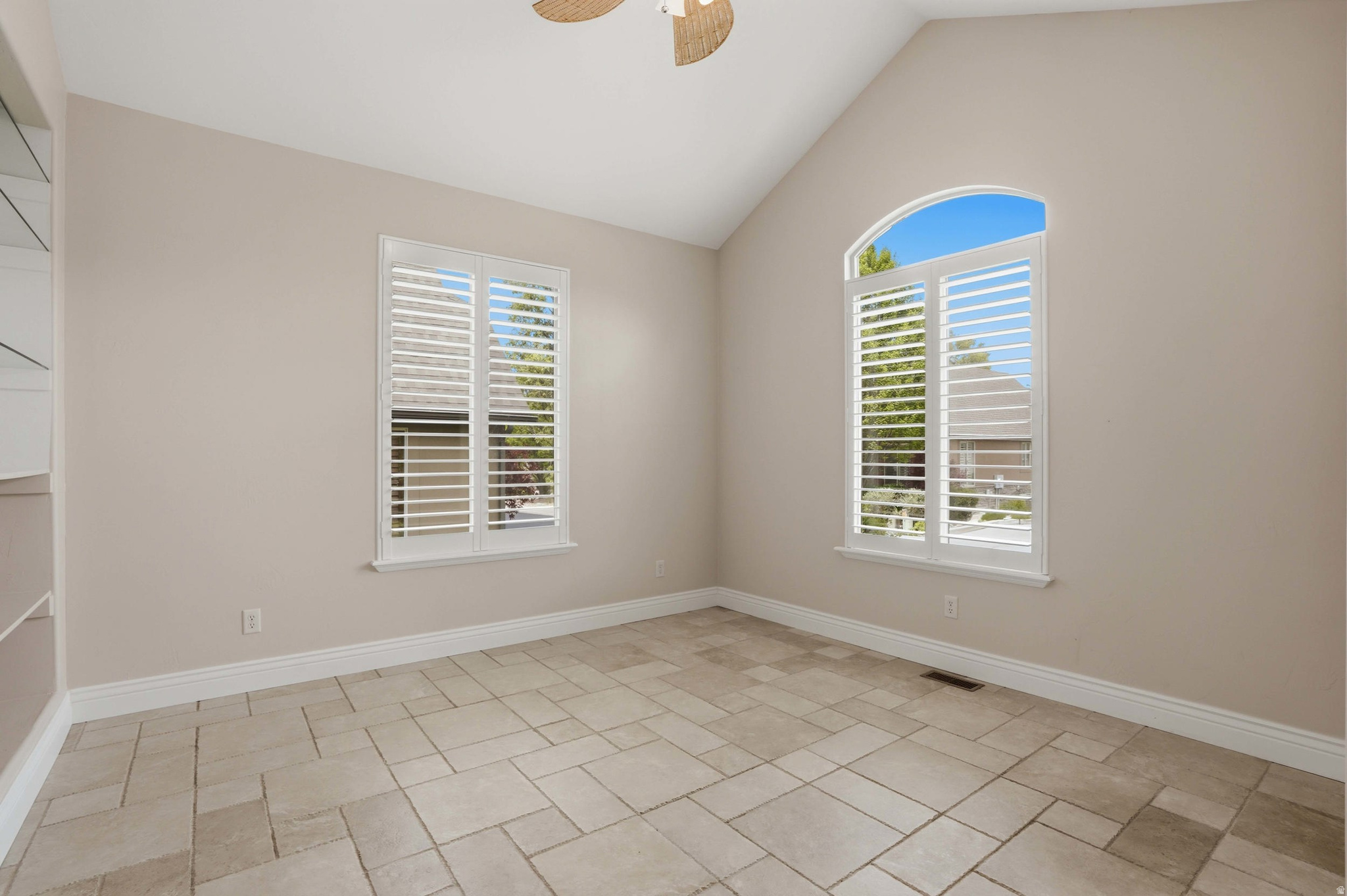 1832 E PEYTON CT